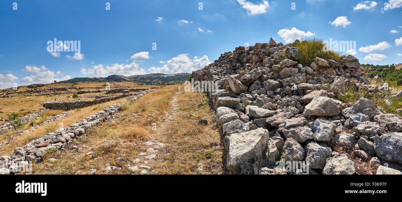 Murs de Château Royal Palace, Hattusha (terme hittites désigne également ou Hattusas) la fin de l'âge du Bronze anatolien capitale de l'Empire hittite. Site archéologique Hittite Banque D'Images Murs de Château Royal Palace, Hattusha (terme hittites désigne également ou Hattusas) la fin de l'âge du Bronze anatolien capitale de l'Empire hittite. Site archéologique Hittite Banque D'Images