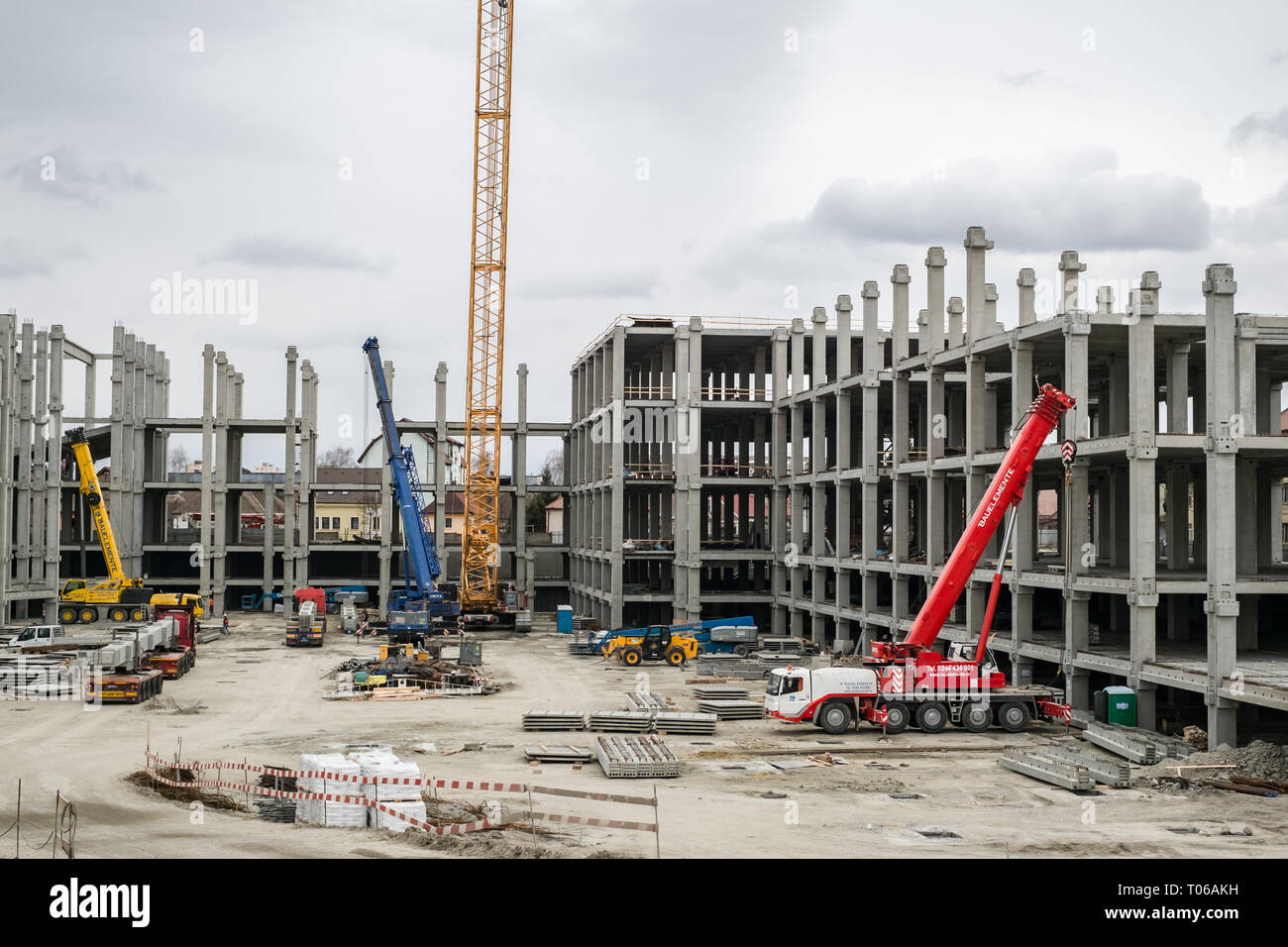 Sibiu, Roumanie - 16 mars, 2019. Les travailleurs au centre commercial Festival Centrum chantier Banque D'Images