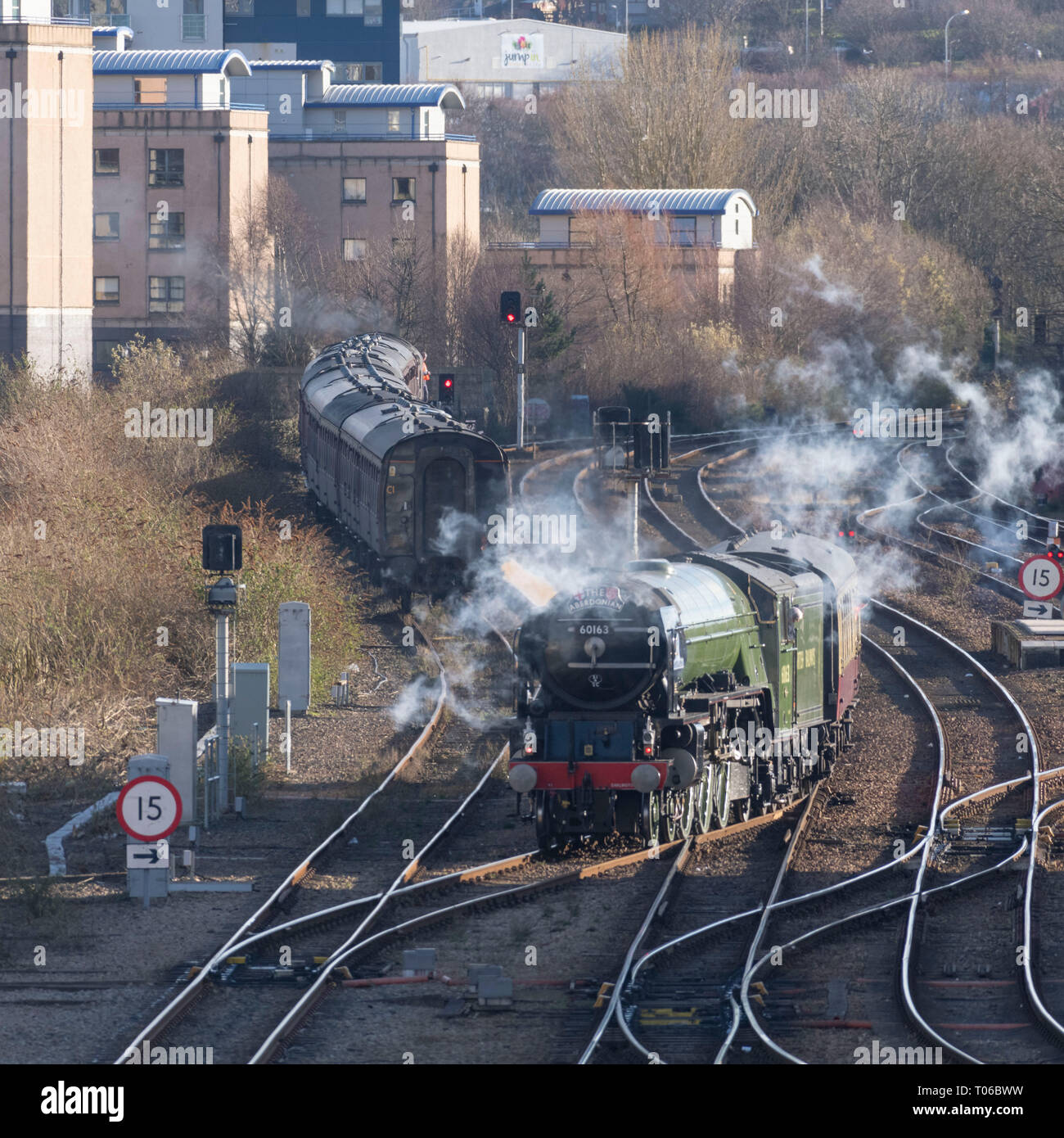 Locomotive vapeur 'Tornado' extérieur manoeuvre Station Aberdeen sur la course inaugurale de l'Aberdonian Railtour d'Edimbourg à Aberdeen Banque D'Images