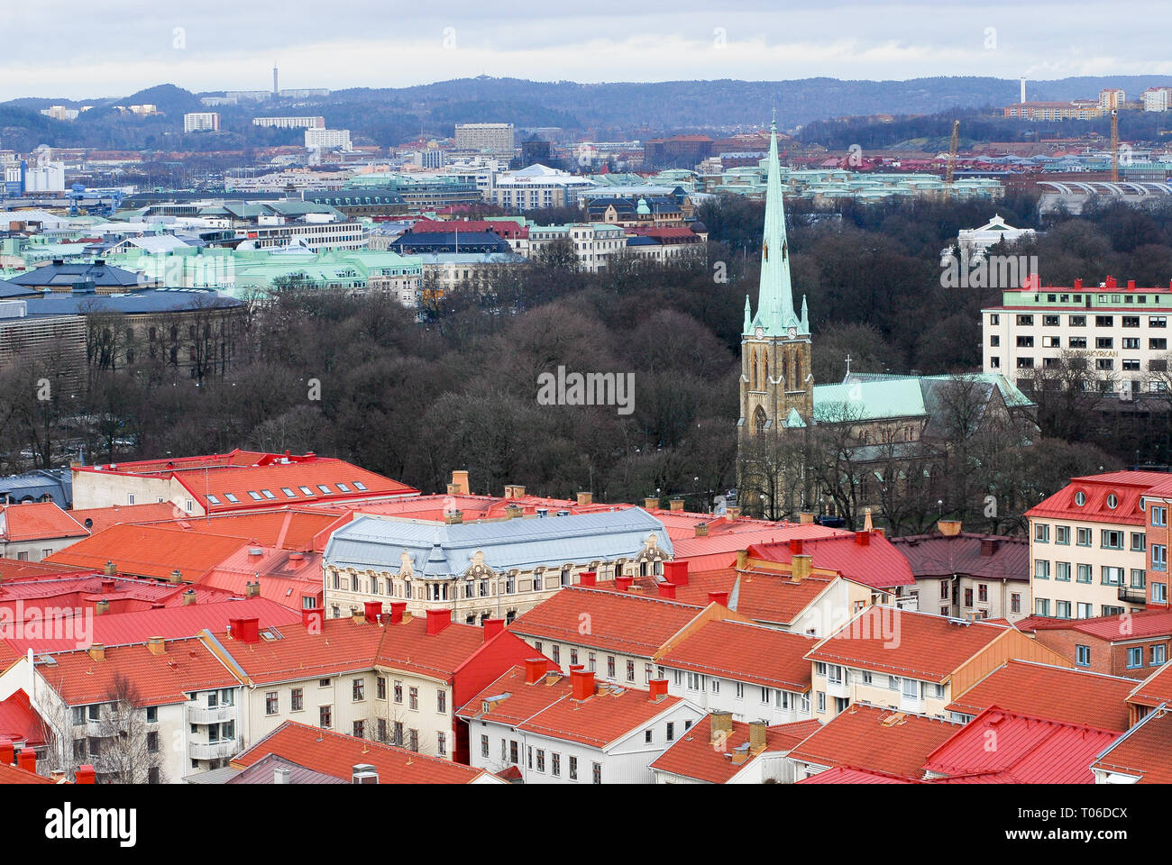 Haga Haga kyrkan (église) vue depuis le Skansen Kronan (couronne bougeoir) à Göteborg, Västra Götaland, en Suède. 13 mars 2008 © Wojciech Strozyk / Alamy Sto Banque D'Images