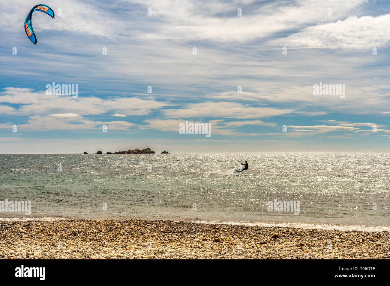 Kite surfer en action sur la côte d'azur à saint raphael, france Banque D'Images