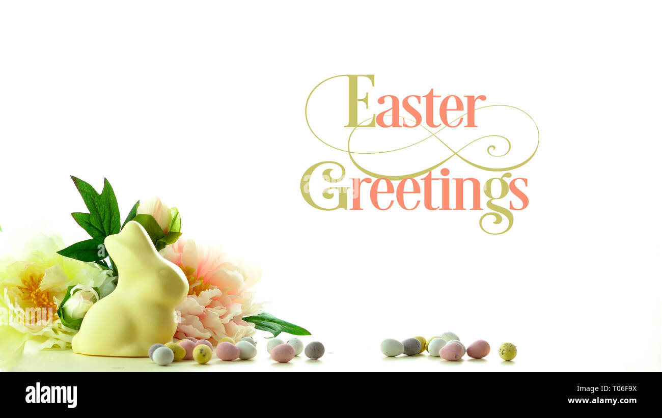 Thème de Pâques au chocolat blanc fond bunny, les oeufs et les fleurs de printemps, la frontière et salutations de Pâques texte. Banque D'Images