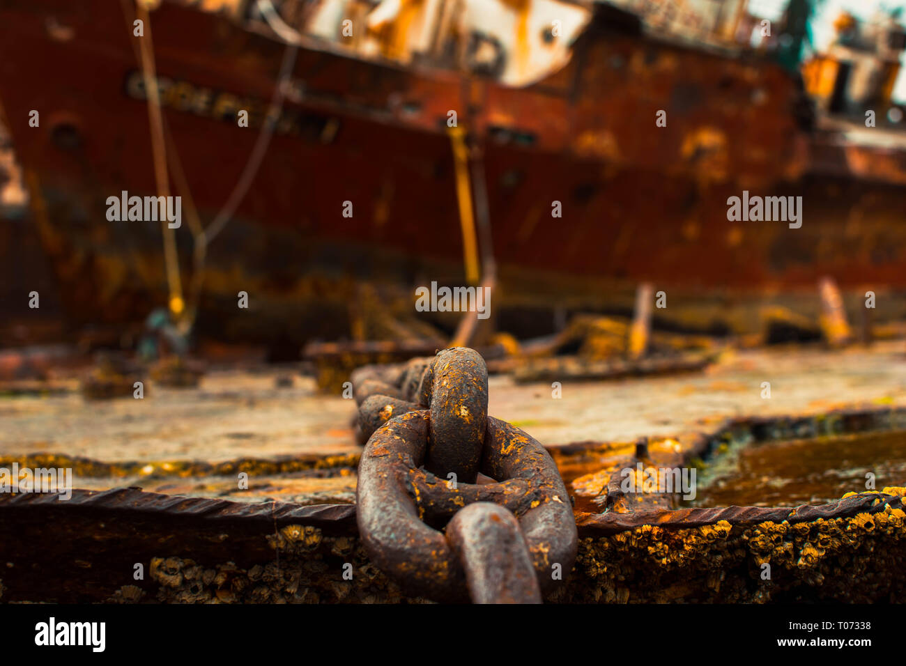 Chaîne d'ancre d'un bateau échoué Banque D'Images