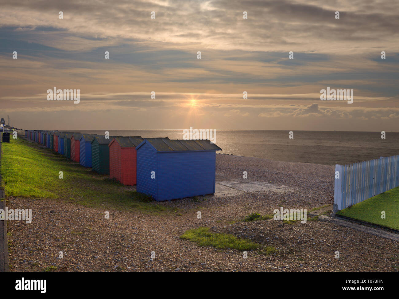 Cabines de plage dans la région de Hastings, East Sussex, Angleterre Banque D'Images