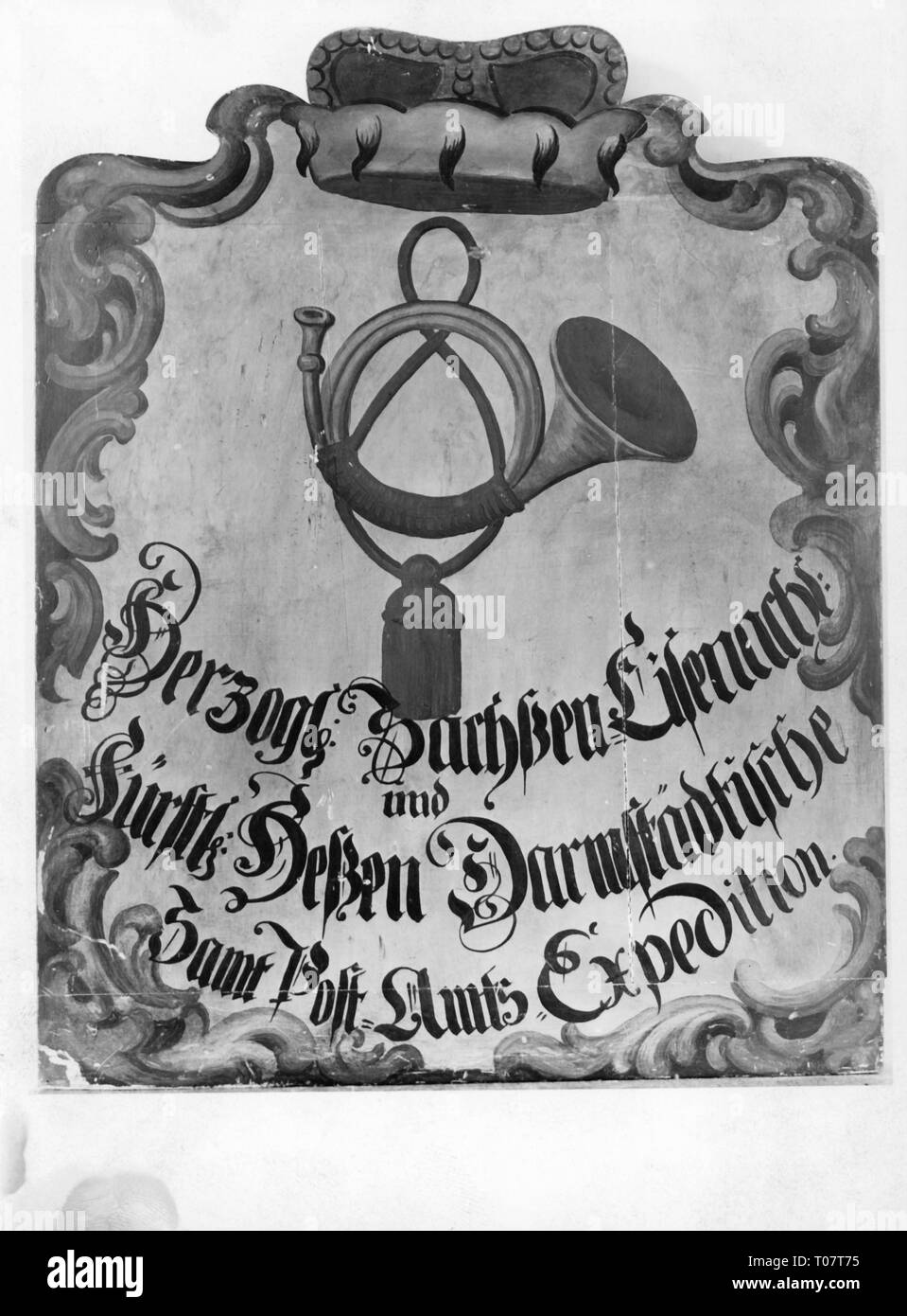 Mail, publiez des cornes, fresque au mur extérieur de l'ancien bureau de poste, Centre de l'Allemagne, années 1950, Additional-Rights Clearance-Info-Not-Available- Banque D'Images