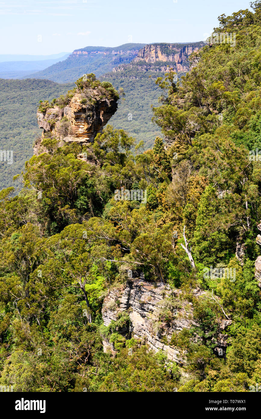 Rock formation vu depuis un belvédère donnant sur la vallée Jamison à Katoomba, Blue Mountains National Park, New South Wales, Australie. Banque D'Images