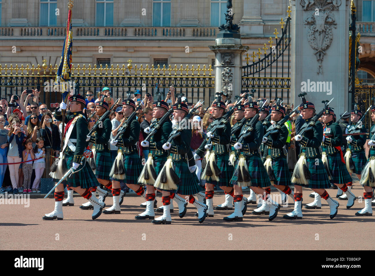 Régiment Royal d'Écosse, la relève de la garde, Buckingham Palace, Londres, Angleterre, Grossbritannien Banque D'Images