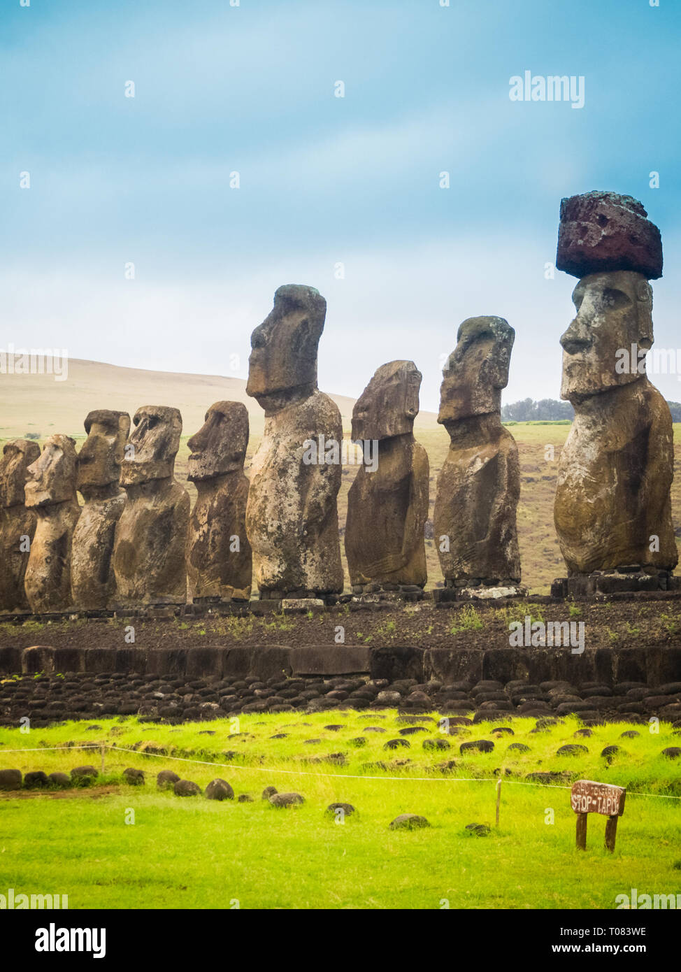 À Moais Ahu Tongariki dans l'île de Pâques. Le plus grand dans l'île 15 ahu moai Banque D'Images