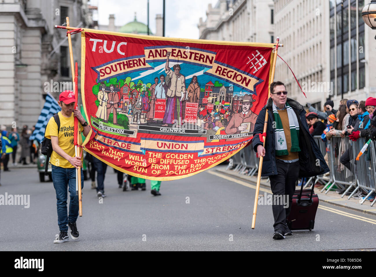 TUC le sud et l'Est Région syndicat au St Patrick's Day Parade Londres 2019. Banner Banque D'Images