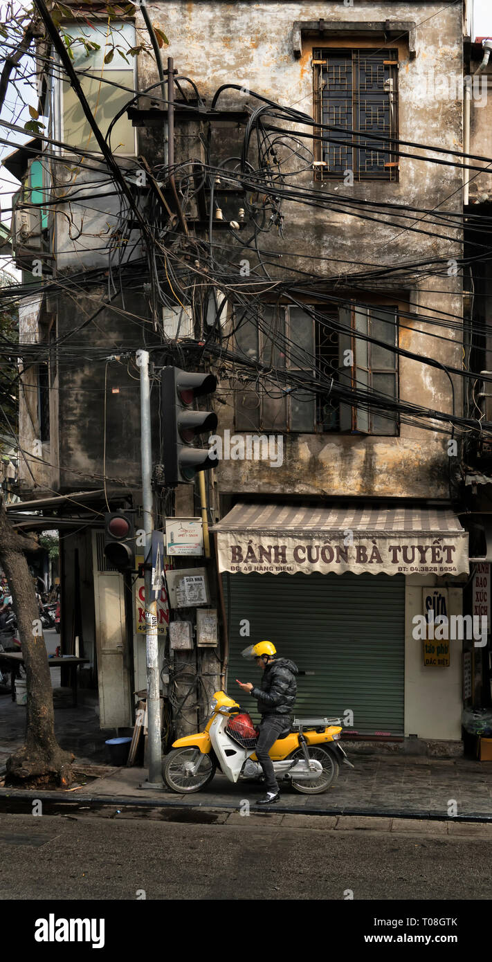 L'ancien banh cuon shop avec waitin motocycliste. Banque D'Images