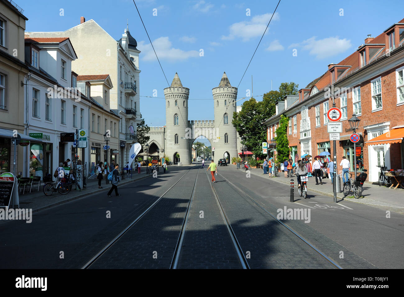 18.09.2014, Potsdam, Brandebourg, Allemagne - vue sur la rue avec le Hollaendisches Nauener Tor dans Viertel. 0SL140918D011CAROEX.JPG [communiqué de modèle : Non, PR Banque D'Images