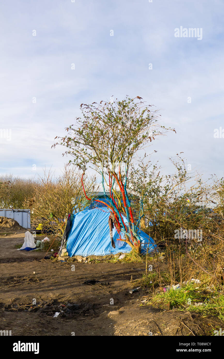 Calais migrants Jungle Camp, photographié le 11 février 2016 quelques semaines avant le camp d'être démantelée par les autorités et, par la suite, d'autres détruites par le feu. Les photos ont été prises le matin (0900 à 1020 heures, heure locale - Dossier : GMT), lorsque la voie du camp ont été relativement calme. Copyright ©Ian Wray Banque D'Images