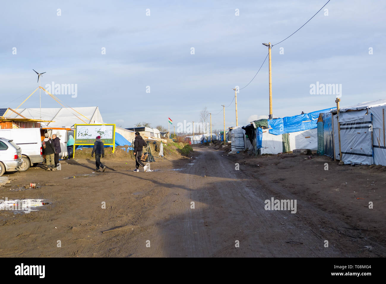 Calais migrants Jungle Camp, photographié le 11 février 2016 quelques semaines avant le camp d'être démantelée par les autorités et, par la suite, d'autres détruites par le feu. Les photos ont été prises le matin (0900 à 1020 heures, heure locale - Dossier : GMT), lorsque la voie du camp ont été relativement calme. Copyright ©Ian Wray Banque D'Images