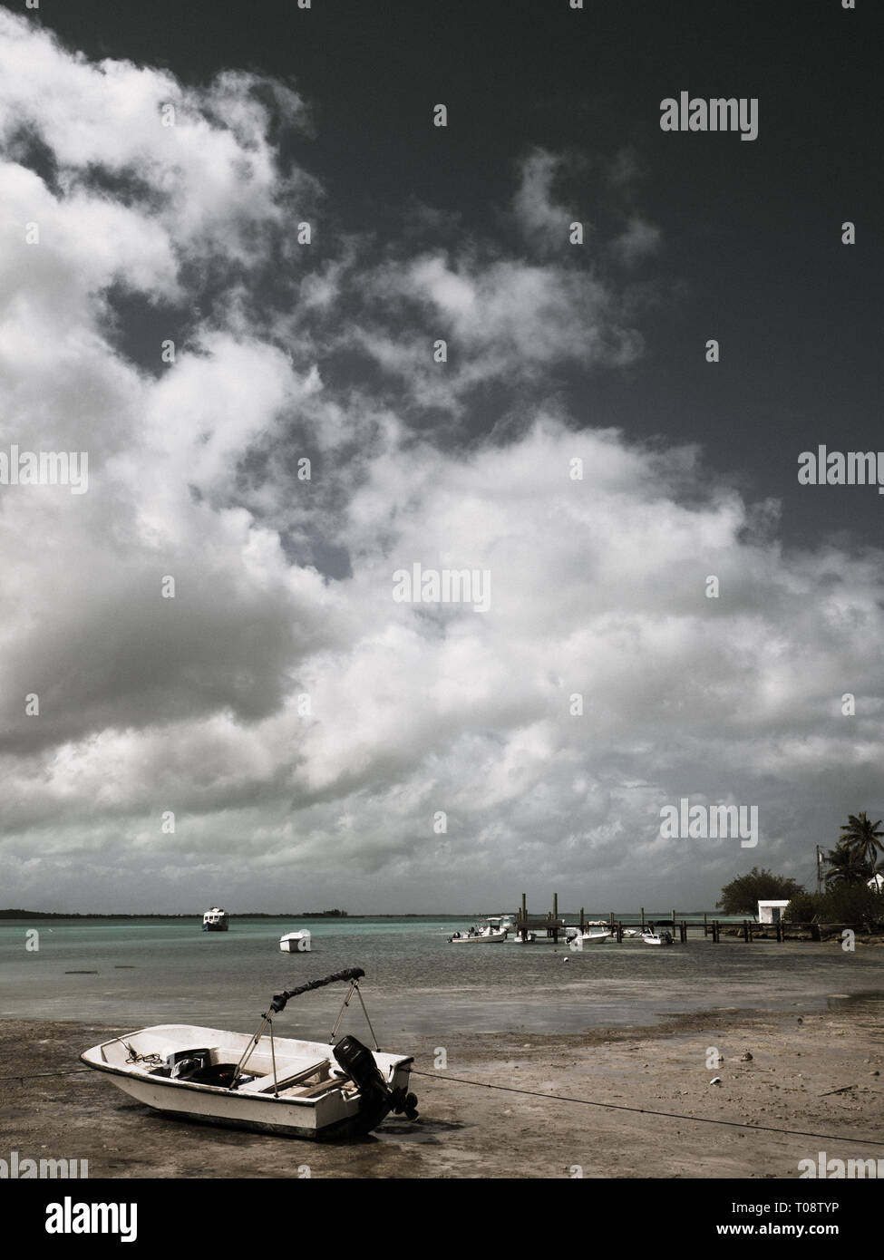 Paysage noir et blanc photographie de Dunmore Town, Harbour Island, Eleuthera, aux Bahamas. Banque D'Images