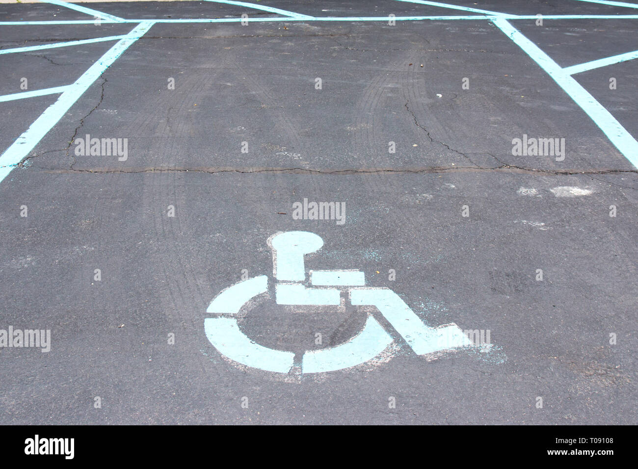 Place de stationnement handicapés dans un stationnement de l'hôtel Banque D'Images