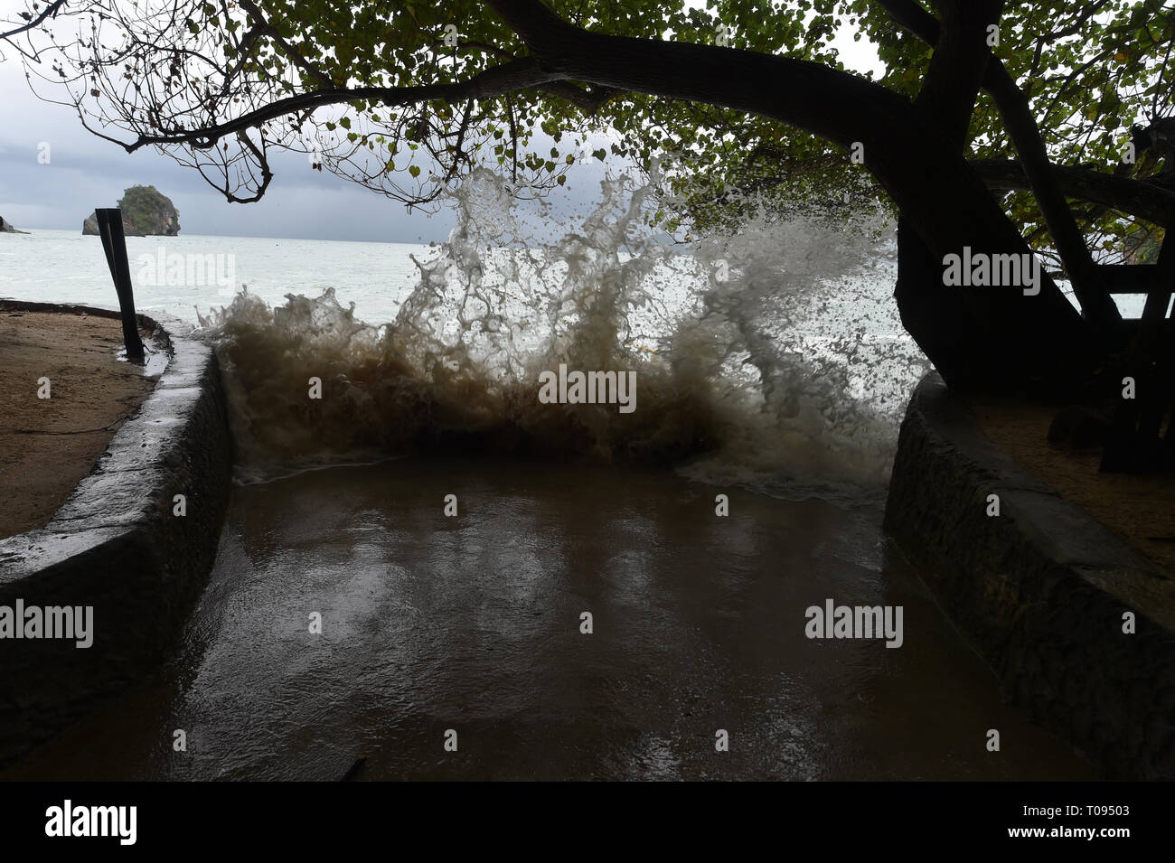 Vagues de mousson dans Banque D'Images