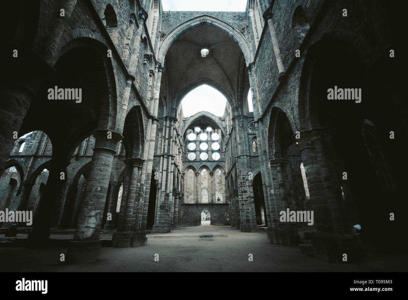 Belle vue de la célèbre Abbaye de Villers, un monastère cistercien fondé en 1146, la région du Brabant Wallon, Belgique Banque D'Images