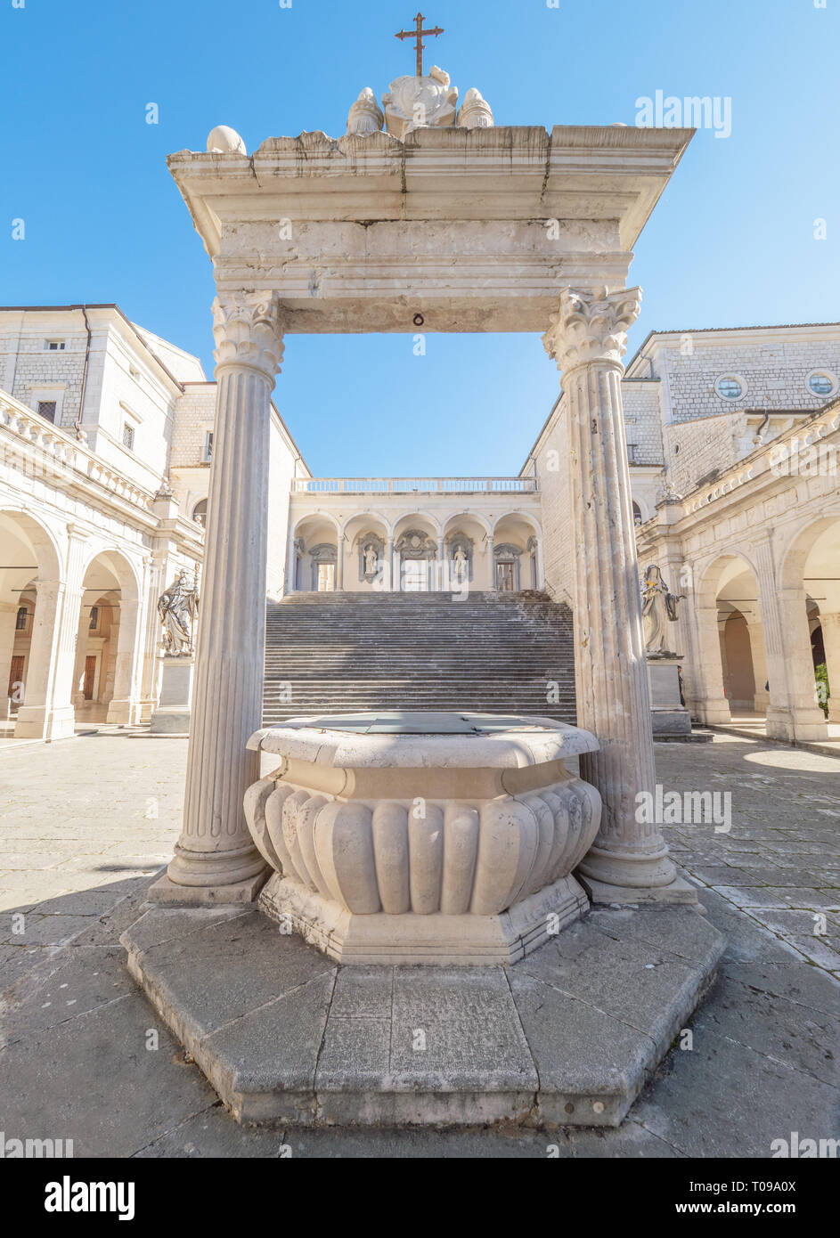 Montecassino (Italie) - L'Abbaye du Mont-Cassin, sur Cassino ville province de Frosinone, est la première maison de l'ordre catholique Bénédictine Banque D'Images