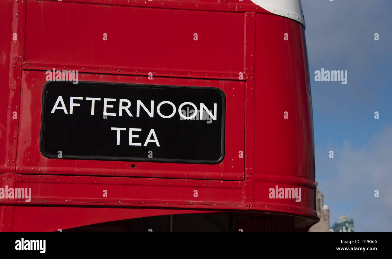 Un vieux Routemaster bus qui a maintenant été convertie en diner et friterie mobile Banque D'Images