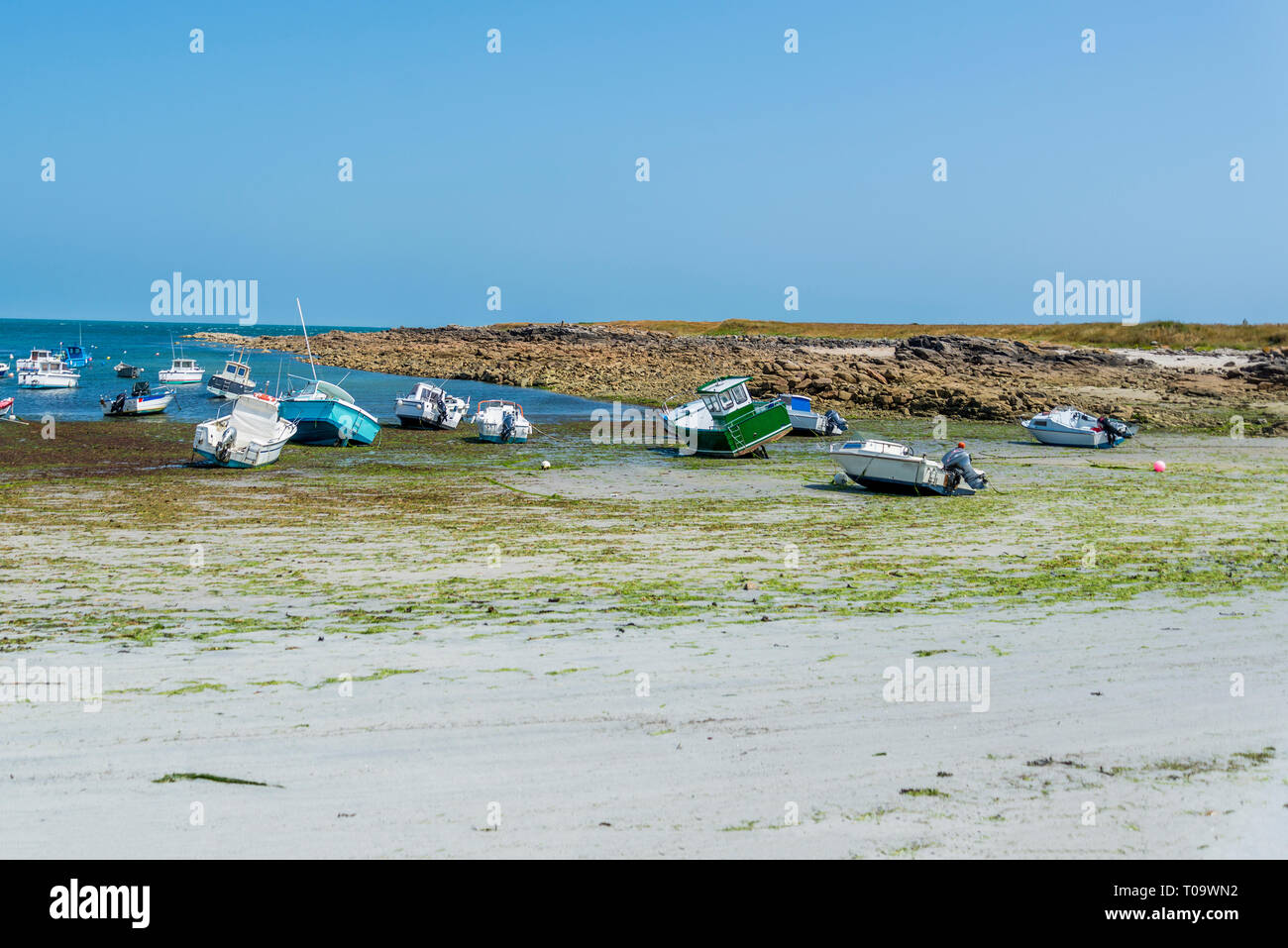 Bateaux portant sur la terre ferme en raison de la marée basse Banque D'Images