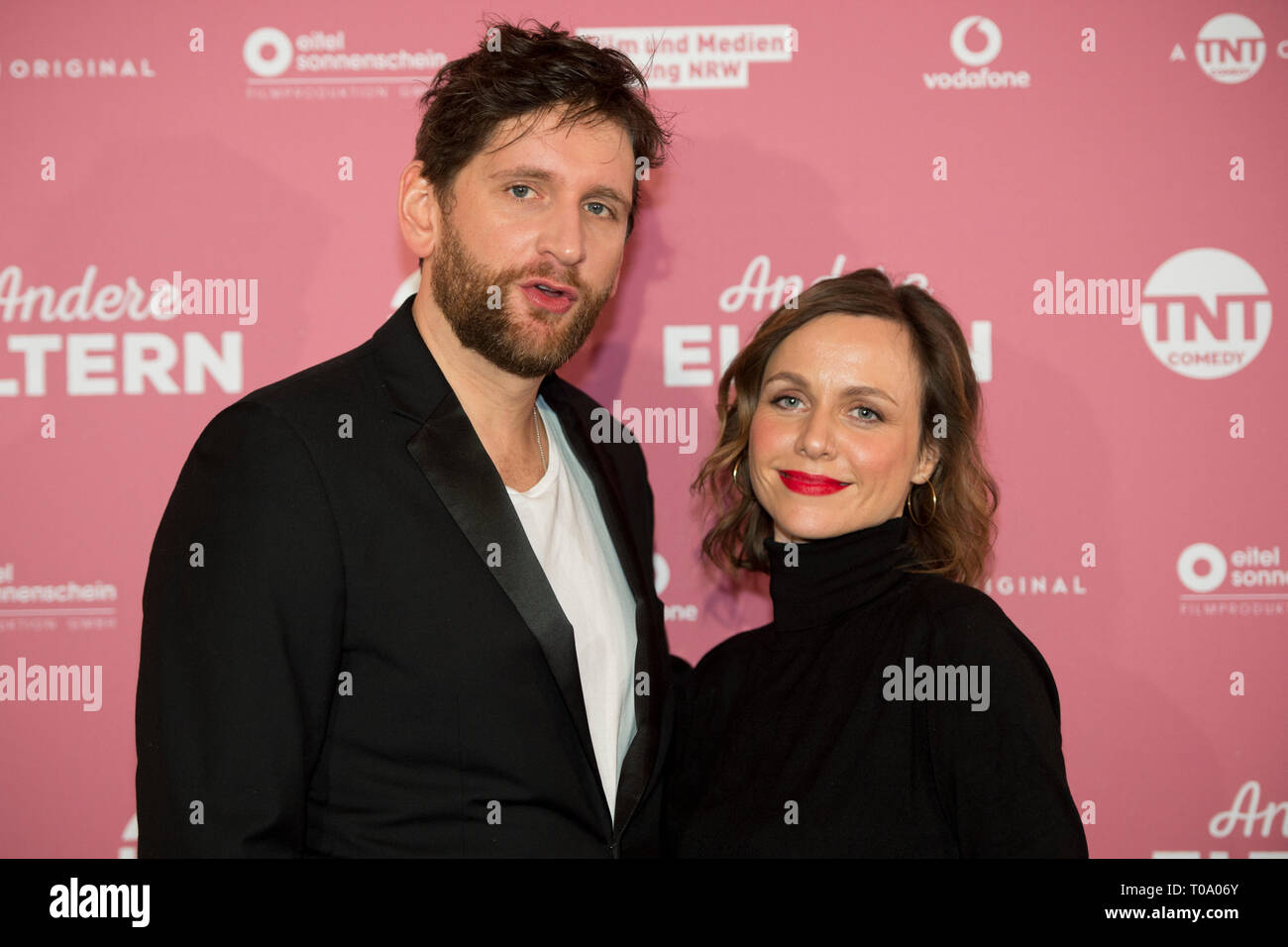 Nadja BECKER, actrice, Sebastian SCHWARZ, acteur, portrait, portrÃ t, portrait, portrait image unique, seul motif, tapis rouge, tapis rouge show, l'arrivée, arrivée, premiere 'autres Parents' le 14 mars 2019 à l'Residenz-Kino dans Koeln. Dans le monde d'utilisation | Banque D'Images