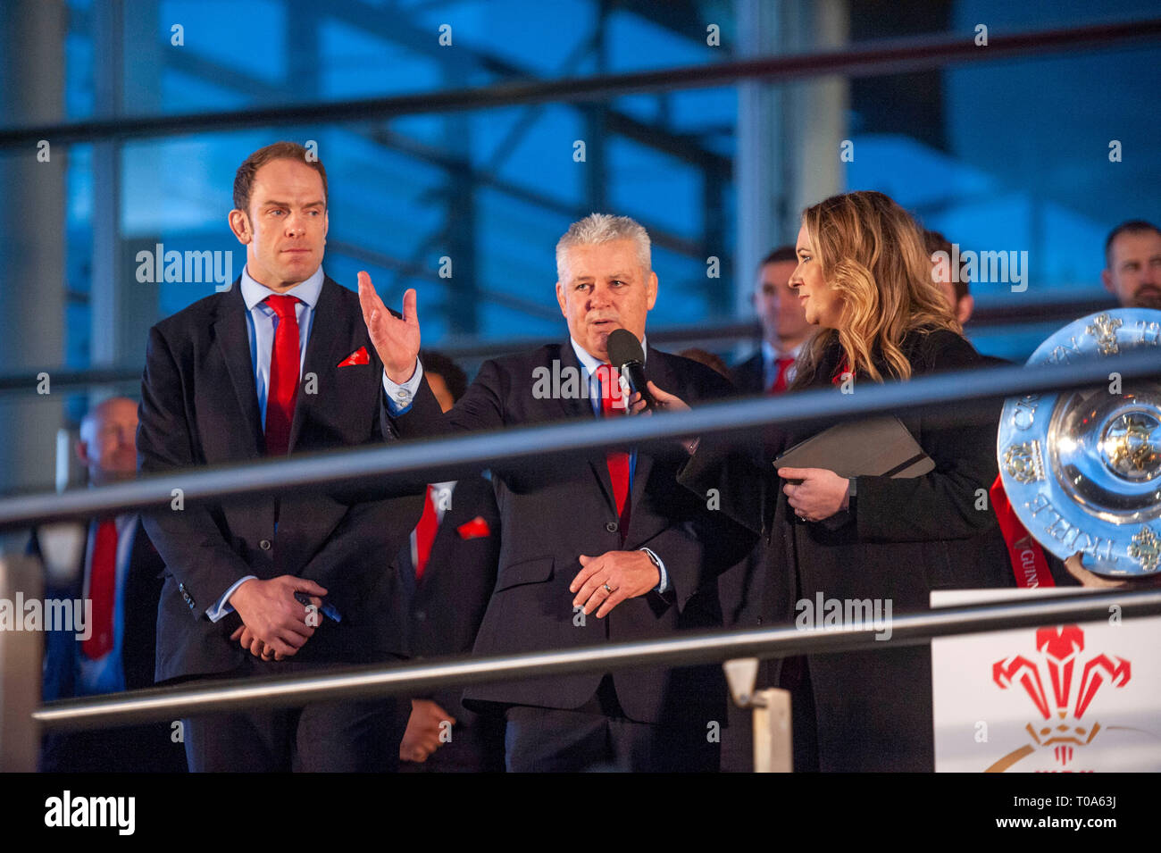 Cardiff, Royaume-Uni. 18 Mar, 2019. L'équipe nationale de rugby du Pays de Galles qui a remporté à la fois les Six Nations et le Grand Slam sont accueillis à l'Assemblée nationale du Pays de Galles Senedd bâtiment dans la baie de Cardiff aujourd'hui pour une célébration publique événement. Coach Warren Gatland et capitaine Alun Wyn Jones sont interrogés au cours de l'événement. Credit : Phil Rees/Alamy Live News Banque D'Images