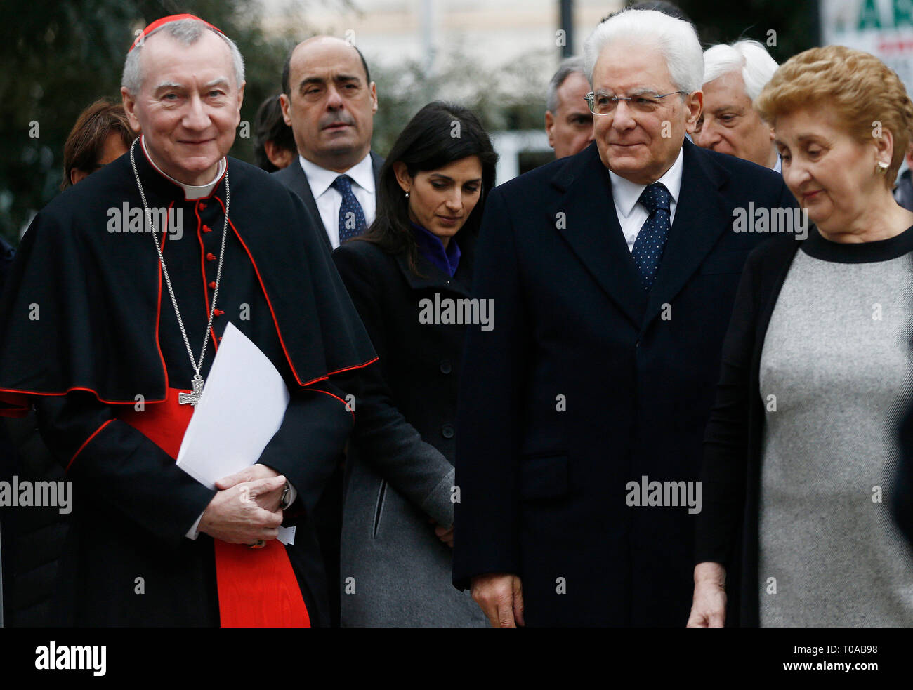 Foto Cecilia Fabiano - LaPresse 19-03-2019 Roma ( Italia Cronaca : anniversario 150 anni ospedale pediatrico Bambin Ges&# xf9 ; Nella foto : Sergio Mattarella con il cardinale Parolin e la presidente Enoc dietro Raggi e Zingaretti Photo Cecilia Fabiano - LaPresse 19 mars 2019 Rome ( Italie ) News : 150 anniversaire de la fondation de l'hospitalBambino pédiatrique Ges&# xf9 ; dans le pic:Sergio Mattarella avec le cardinal Parolin président sur le dos de l'ENOC Raggi et Zingaretti Banque D'Images