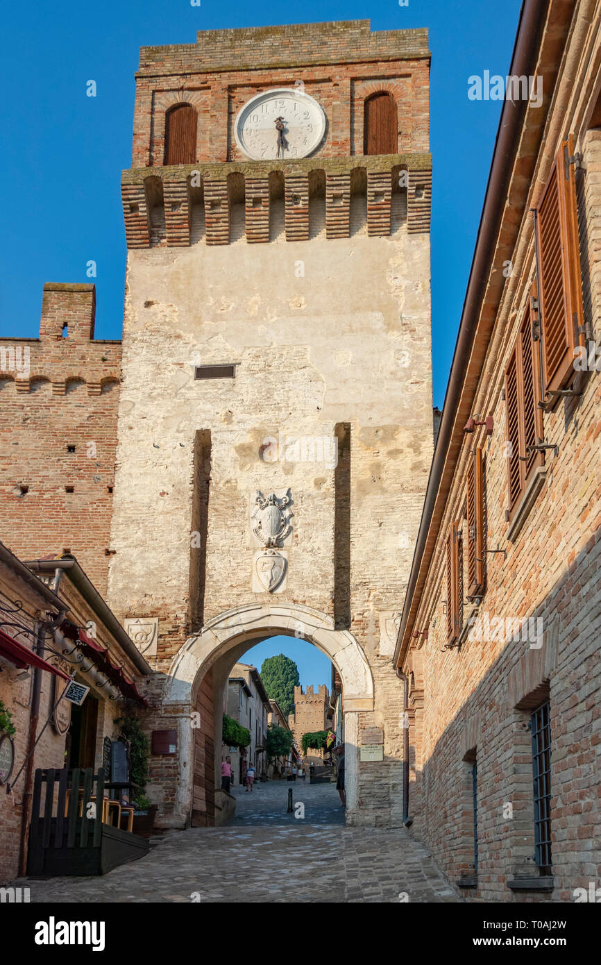 Le domaine du château, forteresse, Gradara, Province de Pesaro et Urbino, Italie Banque D'Images