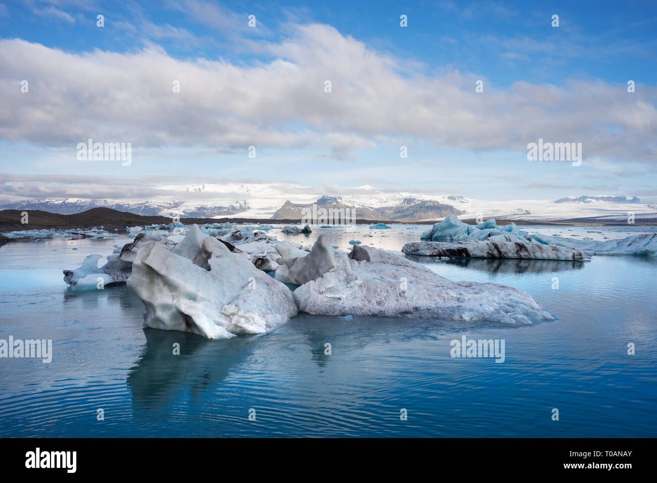Paysage de l'Islande, l'Europe. Iceberg dans le glacial Lagoon, situé dans la partie sud-est de l'île, près du glacier Vatnajokull. Att touristiques Banque D'Images