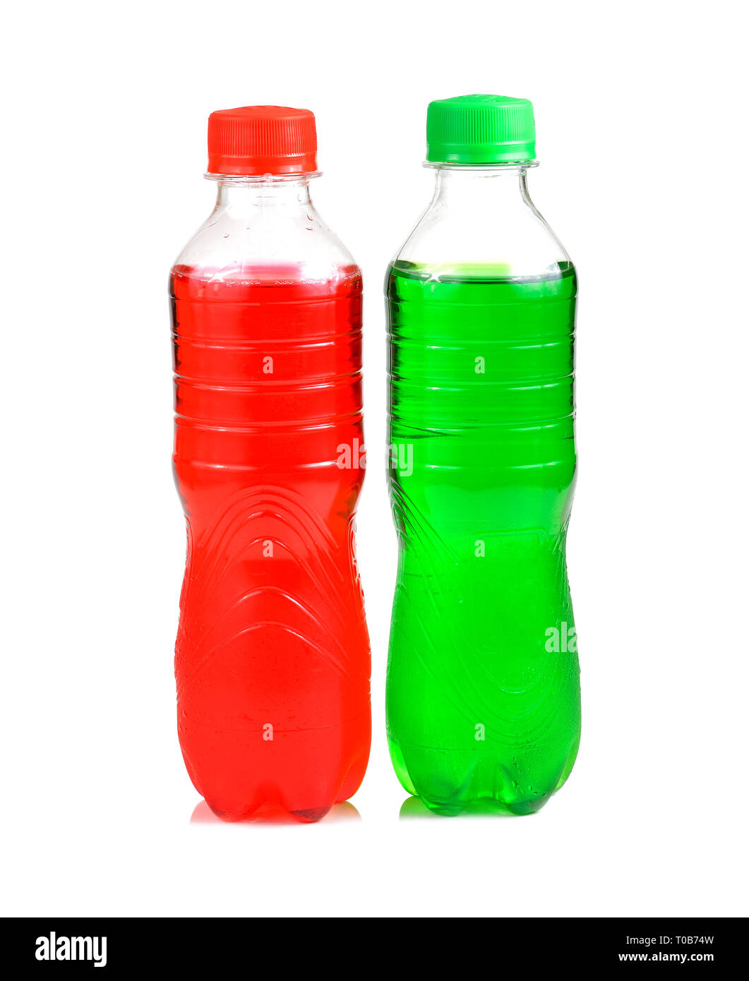 Les bouteilles en plastique de boissons gazeuses sur fond blanc Banque D'Images