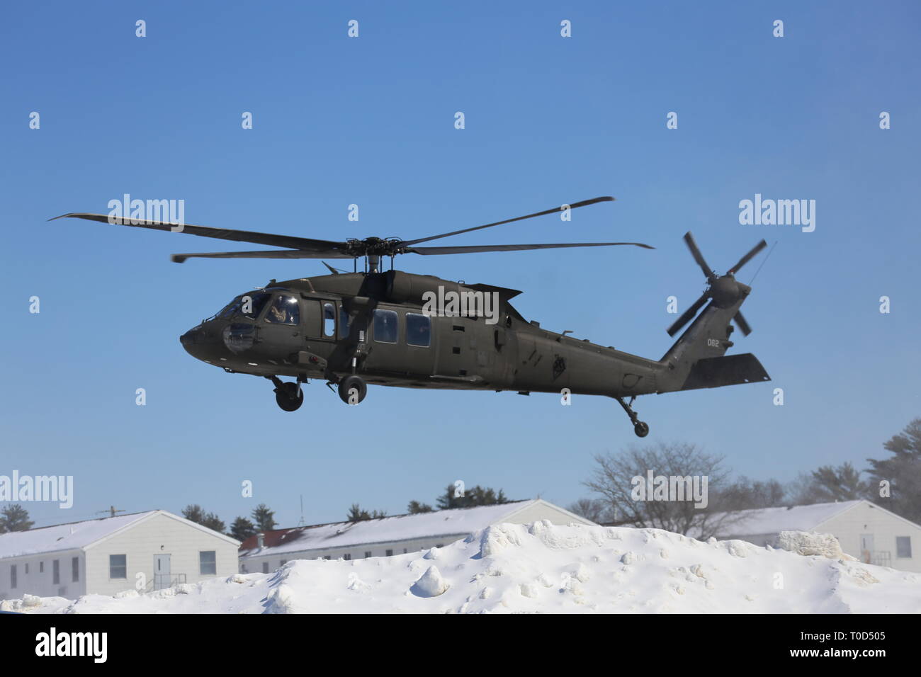 Un équipage avec le 1er Bataillon, 147e Régiment d'aviation de la Garde nationale du Wisconsin à Madison l'exploitation d'un UH-60 Black Hawk au siège coussin helo 11 mars 2019, à Fort McCoy, Wisconsin (Etats-Unis) Les membres de l'unité de formation complète régulièrement des opérations à Fort McCoy et l'unité participe également à de nombreux événements de formation à l'installation chaque année. Selon l'Armée de l'Black Hawk, sa mission est de fournir un appui général, d'assaut aérien, l'évacuation aéromédicale, commandement et contrôle, et l'appui d'opérations spéciales pour combattre, la stabilité, et l'appui des opérations. L'UH-6 Banque D'Images