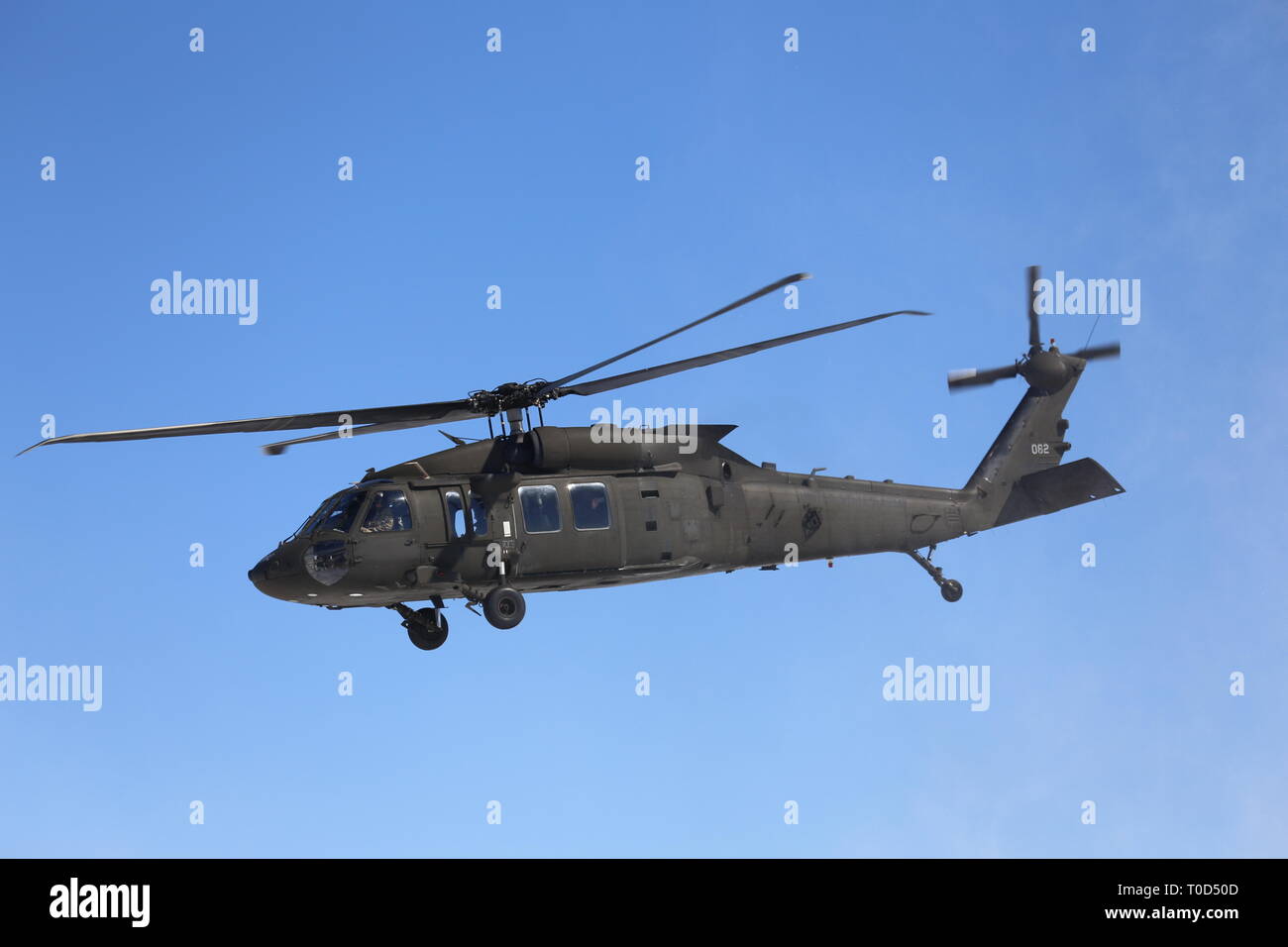 Un équipage avec le 1er Bataillon, 147e Régiment d'aviation de la Garde nationale du Wisconsin à Madison exploite un UH-60 Black Hawk 11 mars 2019, à Fort McCoy, Wisconsin (Etats-Unis) Les membres de l'unité de formation complète régulièrement des opérations à Fort McCoy et l'unité participe également à de nombreux événements de formation à l'installation chaque année. Selon l'Armée de l'Black Hawk, sa mission est de fournir un appui général, d'assaut aérien, l'évacuation aéromédicale, commandement et contrôle, et l'appui d'opérations spéciales pour combattre, la stabilité, et l'appui des opérations. L'UH-60 est aussi l'utilité de l'Armée Banque D'Images