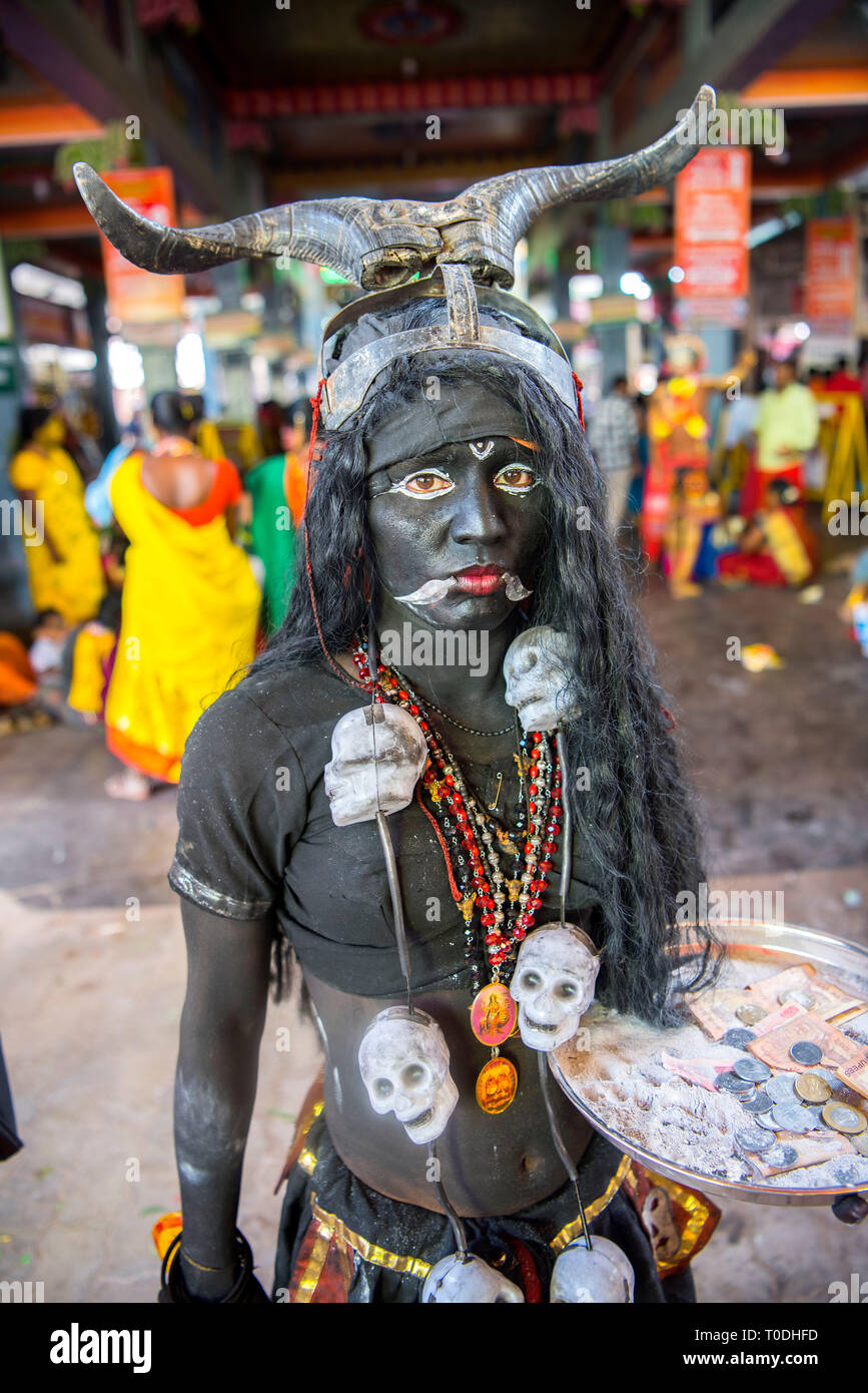 Femme en robe Déesse Kali hindoue, Thoothukudi, Tamil Nadu, Inde, Asie Banque D'Images