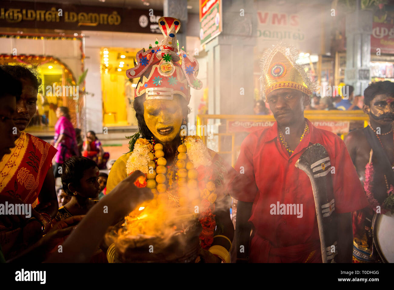 Femme en robe déesse hindoue, Thoothukudi, Tamil Nadu, Inde, Asie Banque D'Images