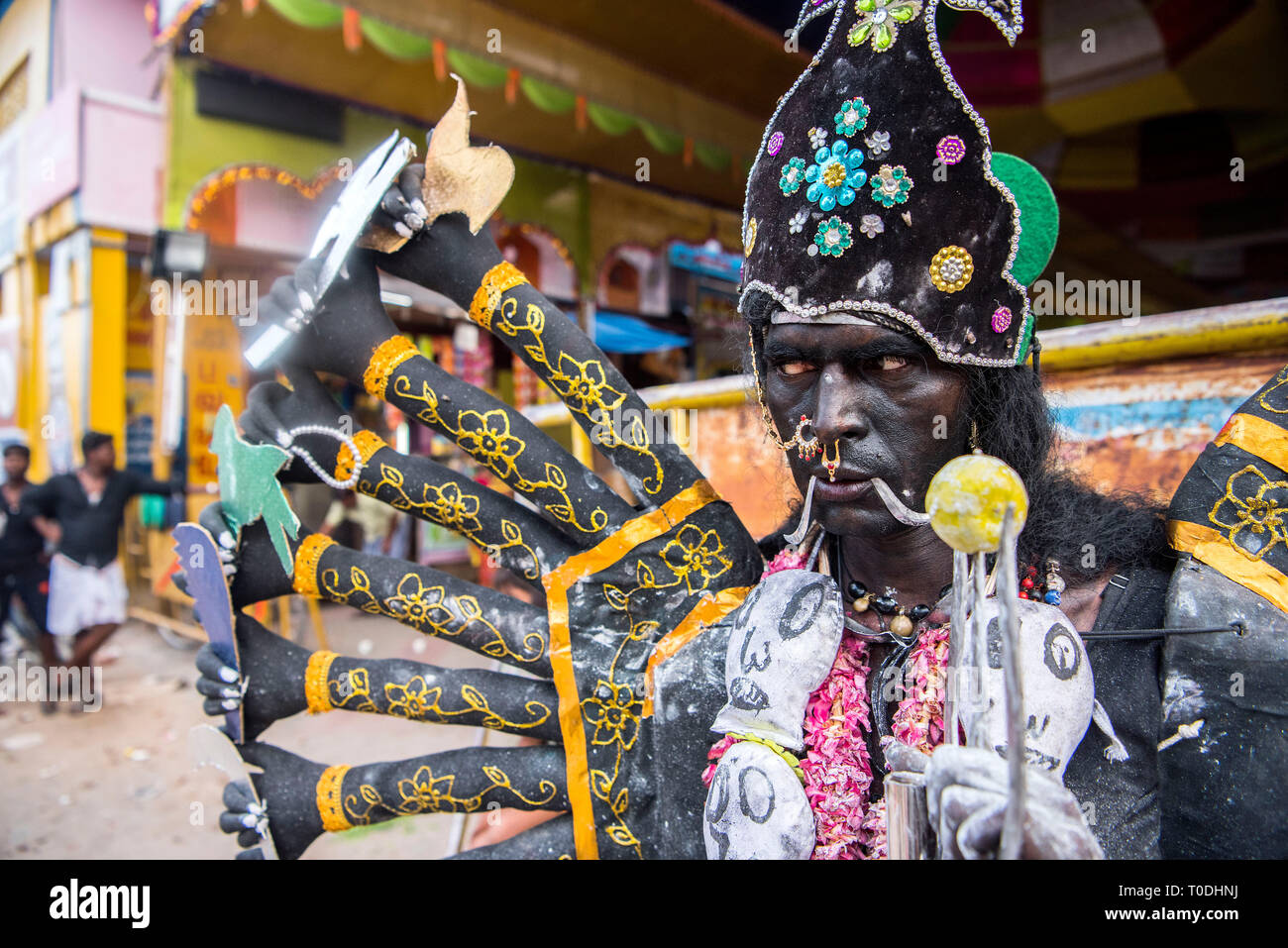 Robe femme comme la déesse Kali hindoue, Thoothukudi, Tamil Nadu, Inde, Asie Banque D'Images
