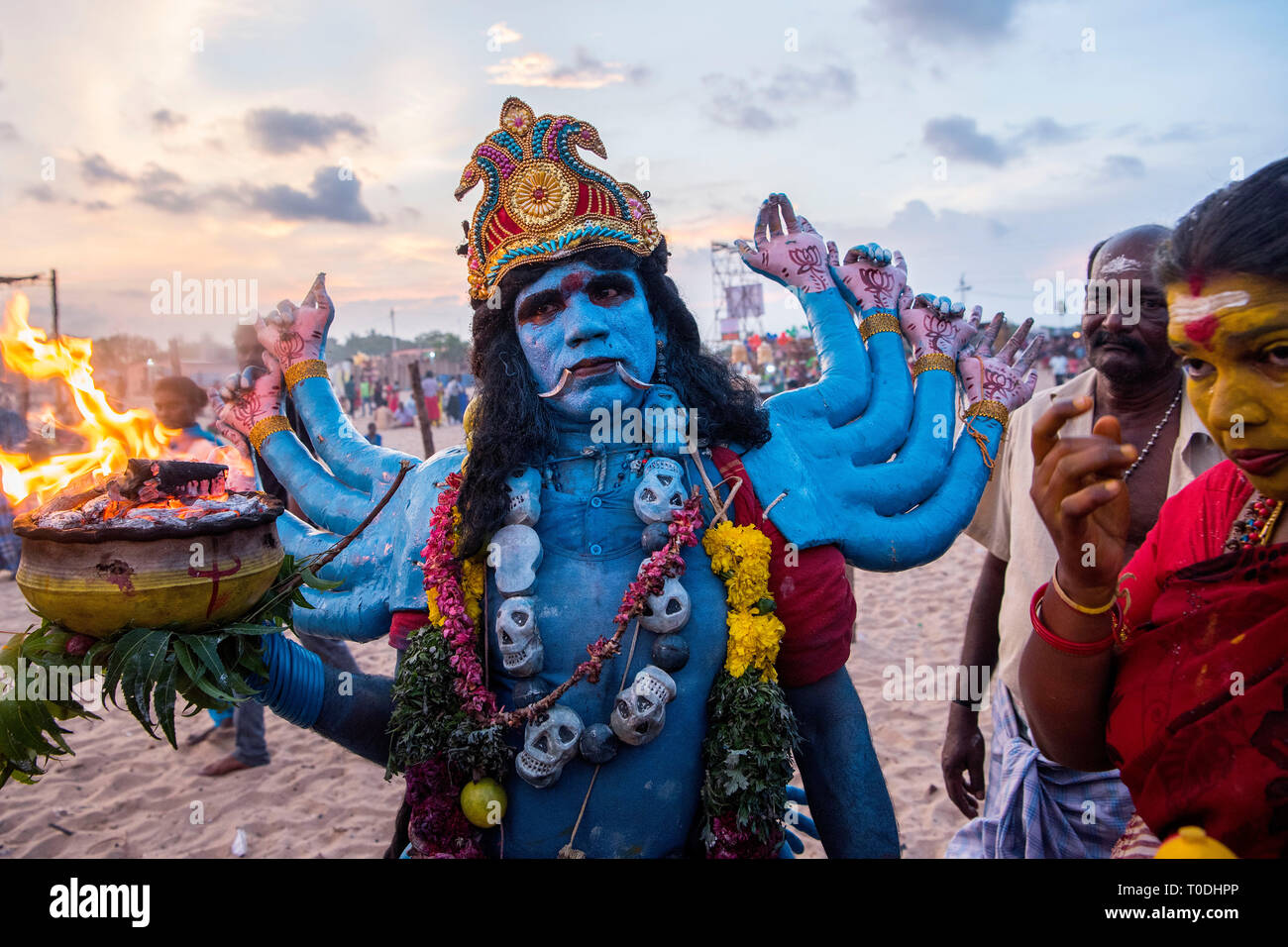 Robe femme comme la déesse Kali hindoue, Tamil Nadu, Inde, Asie Banque D'Images