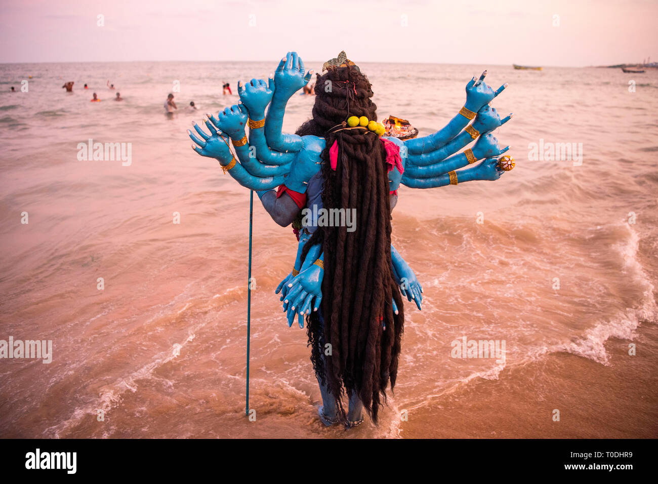 Robe femme comme la déesse Kali hindoue, Tamil Nadu, Inde, Asie Banque D'Images