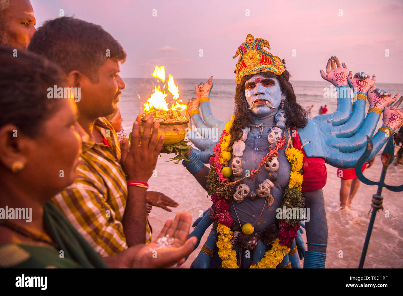 Robe femme comme la déesse Kali hindoue, Tamil Nadu, Inde, Asie Banque D'Images