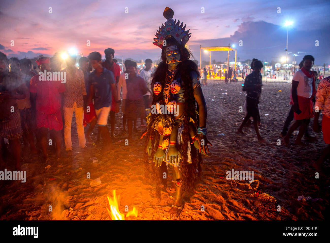 Robe femme comme la déesse Kali hindoue, Tamil Nadu, Inde, Asie Banque D'Images