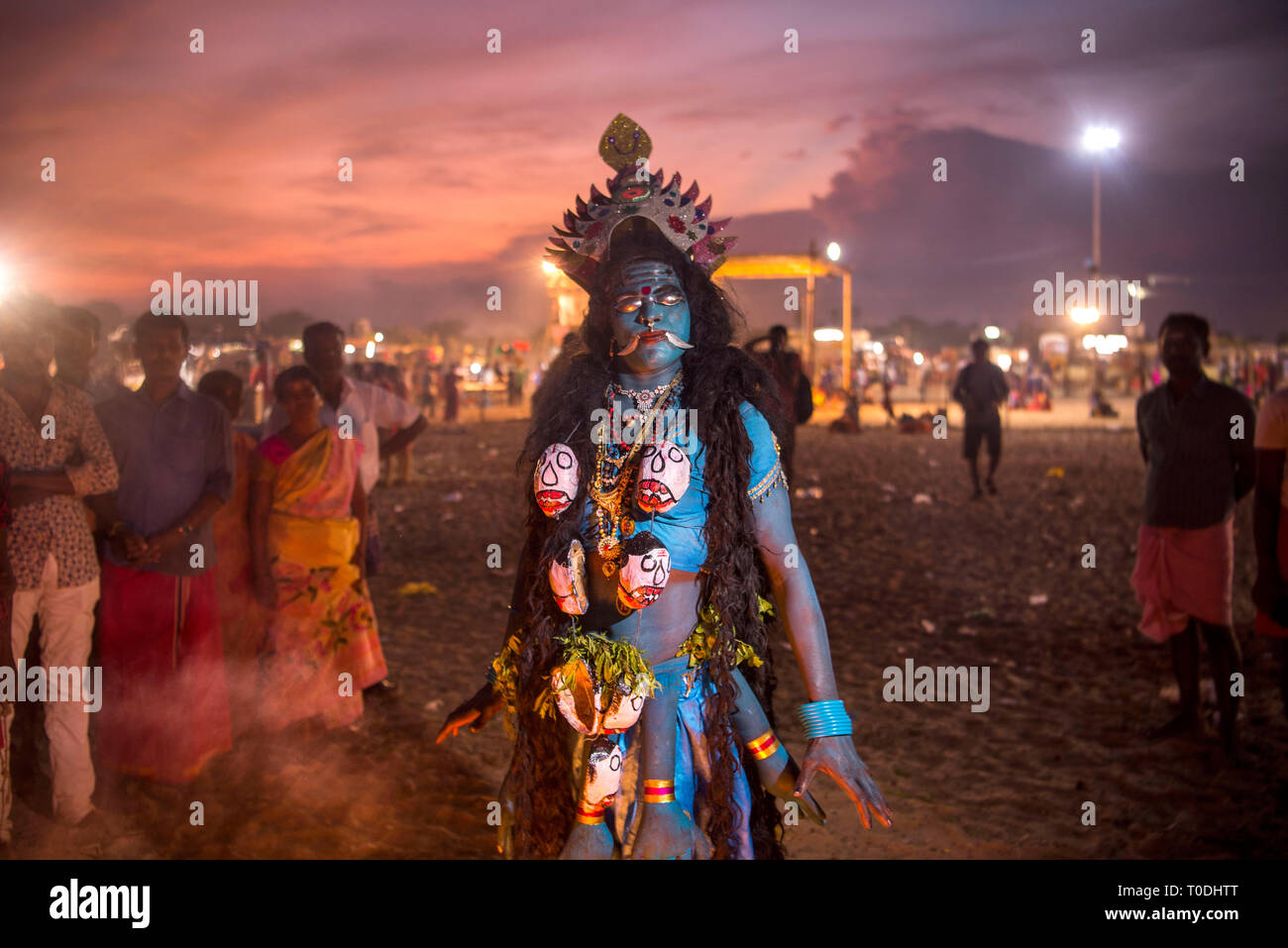 Robe femme comme la déesse Kali hindoue, Tamil Nadu, Inde, Asie Banque D'Images