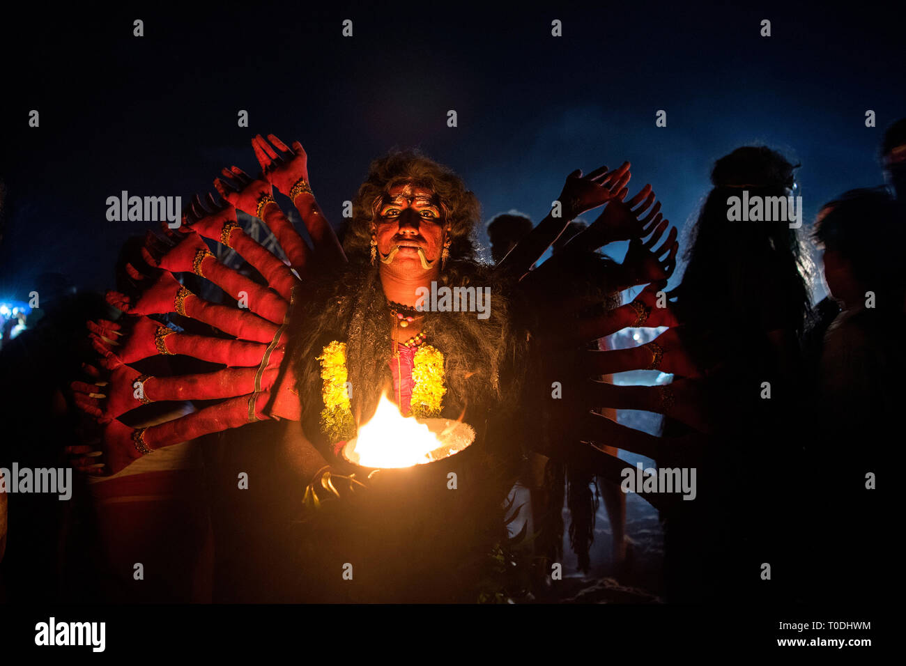 Robe femme comme la déesse Kali hindoue, Tamil Nadu, Inde, Asie Banque D'Images