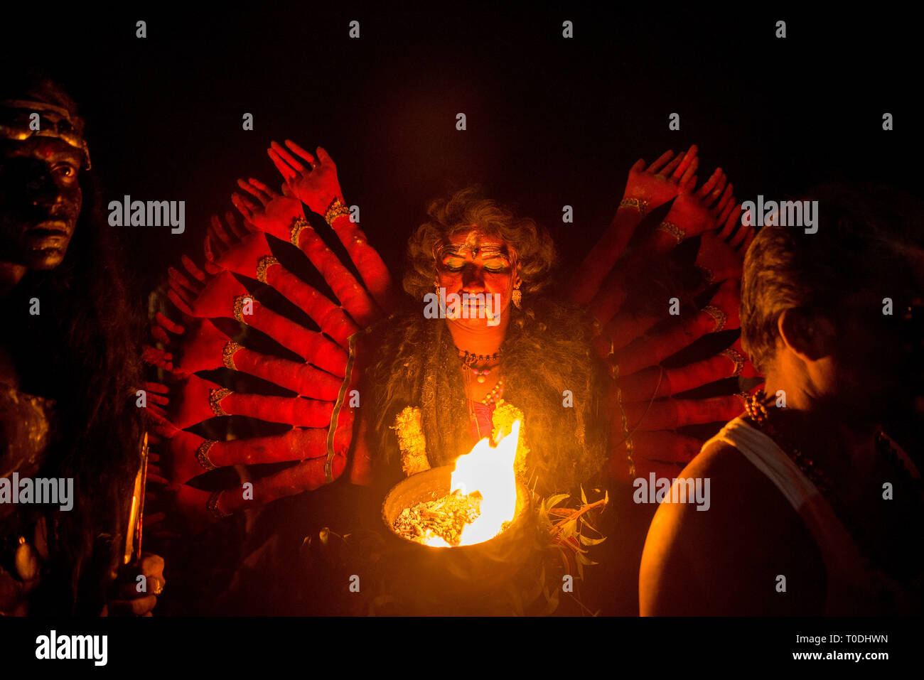 Robe femme comme la déesse Kali hindoue, Tamil Nadu, Inde, Asie Banque D'Images