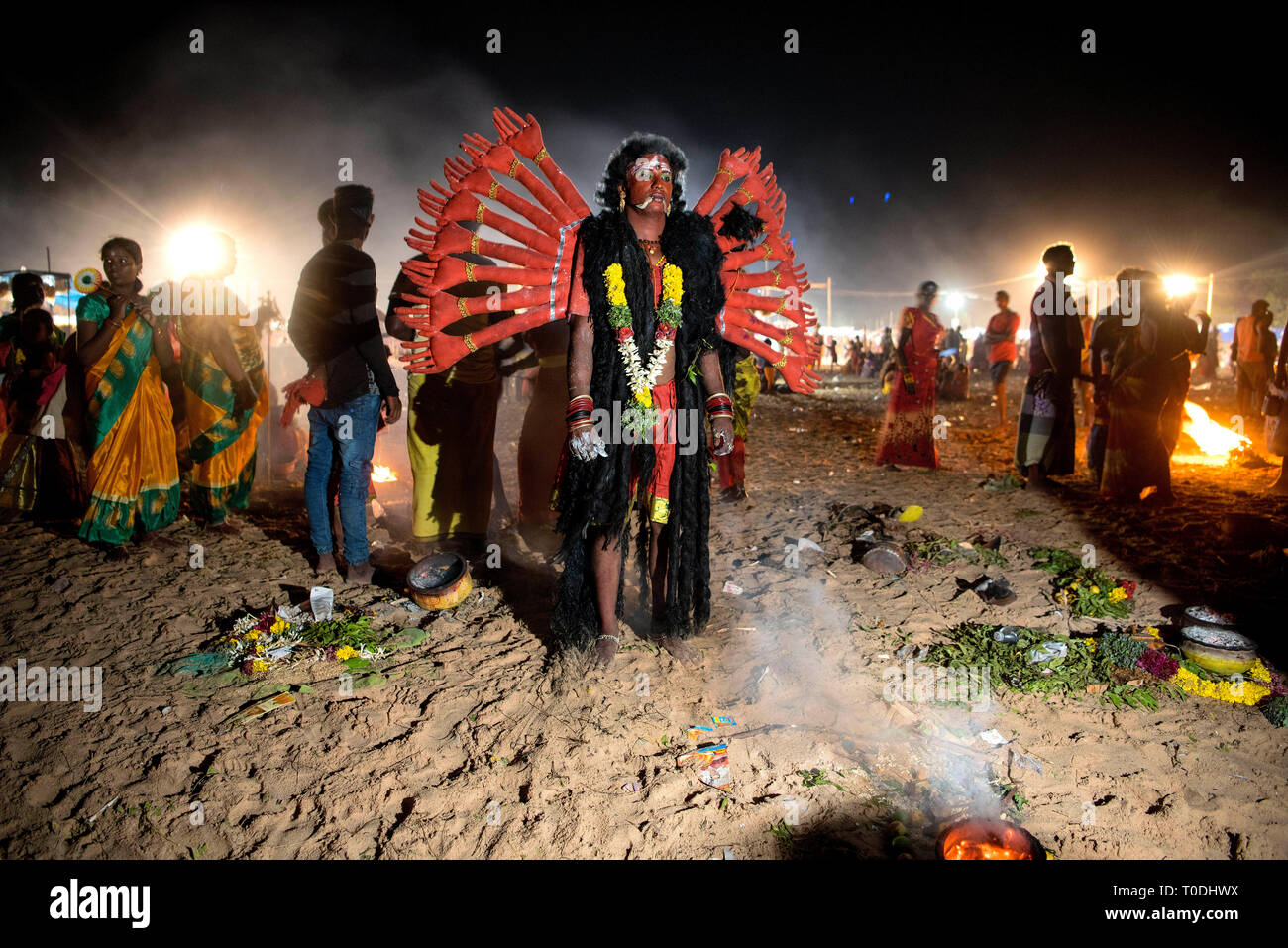 Robe femme comme la déesse Kali hindoue, Tamil Nadu, Inde, Asie Banque D'Images