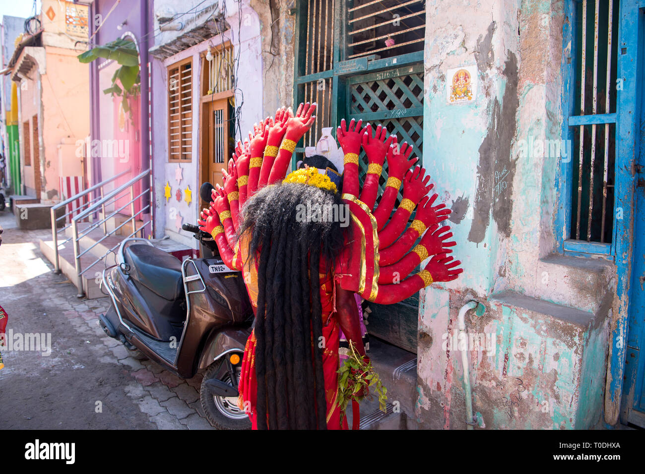 Robe femme comme la déesse Kali hindoue, Tamil Nadu, Inde, Asie Banque D'Images