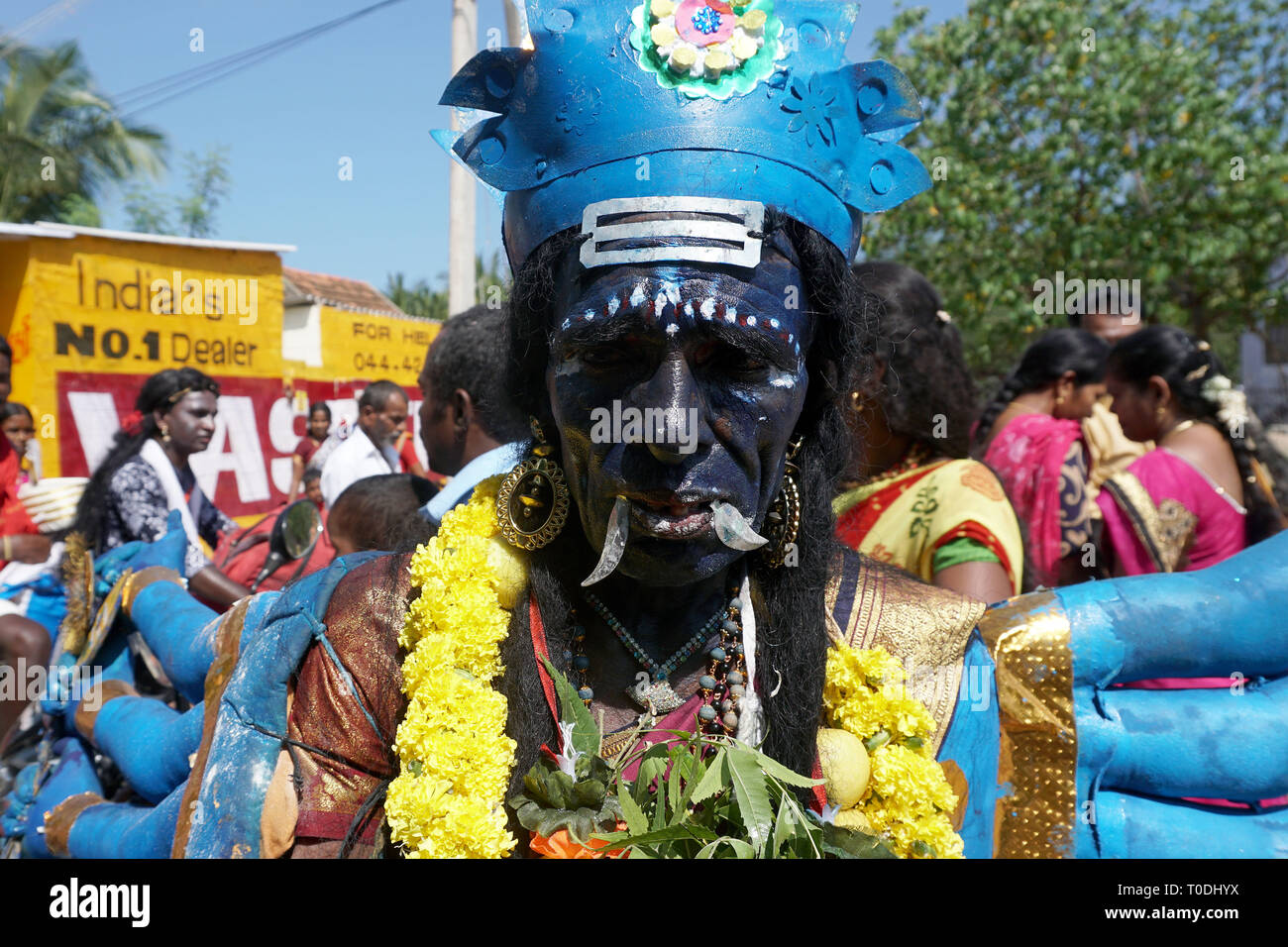 Les gens s'habillent comme déesse hindoue Kali, Mutharamman temple, Tamil Nadu, Inde, Asie Banque D'Images