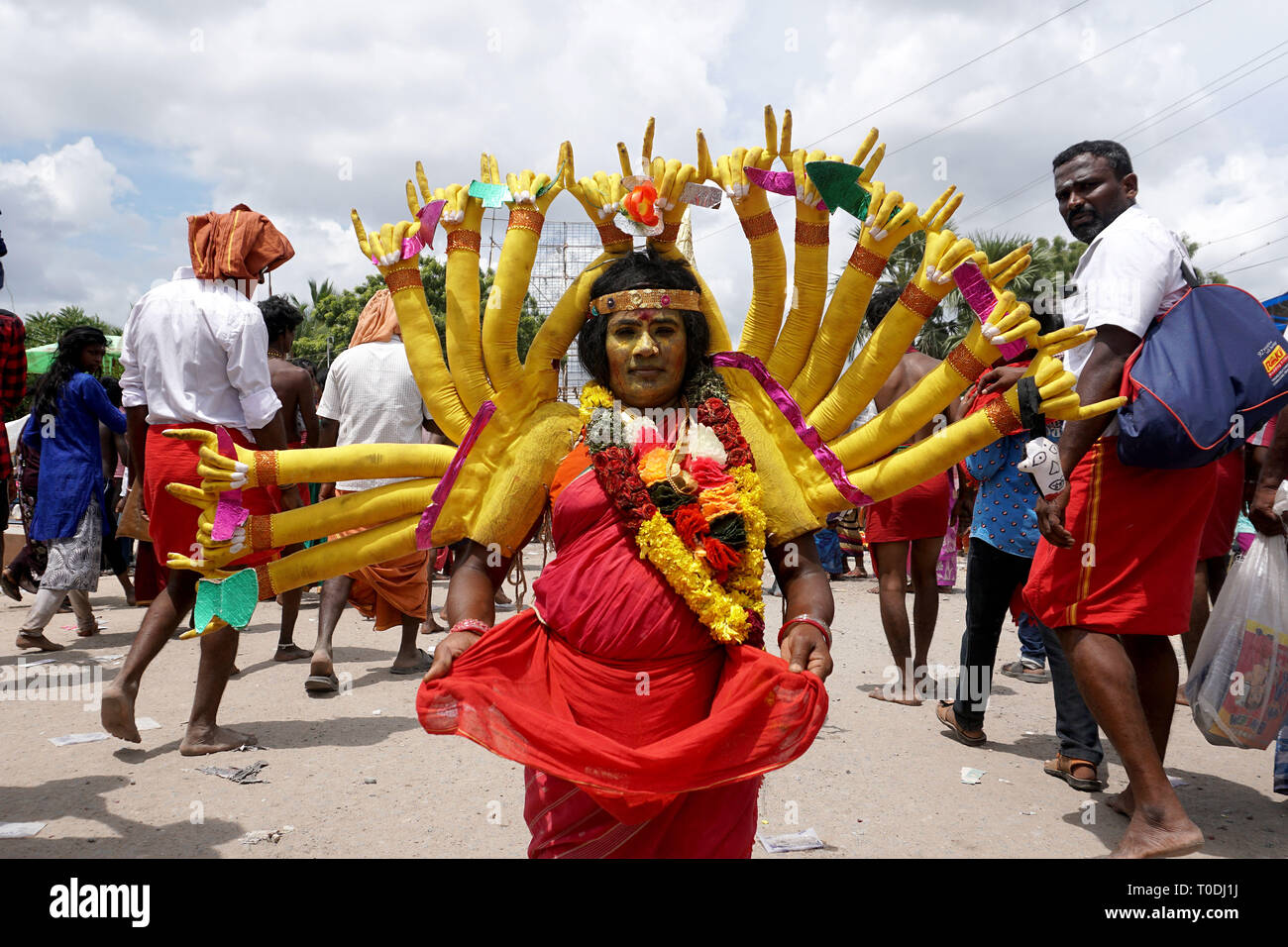 Robe femme hindoue comme Mutharamman près de la Déesse Kali temple, Tamil Nadu, Inde, Asie Banque D'Images