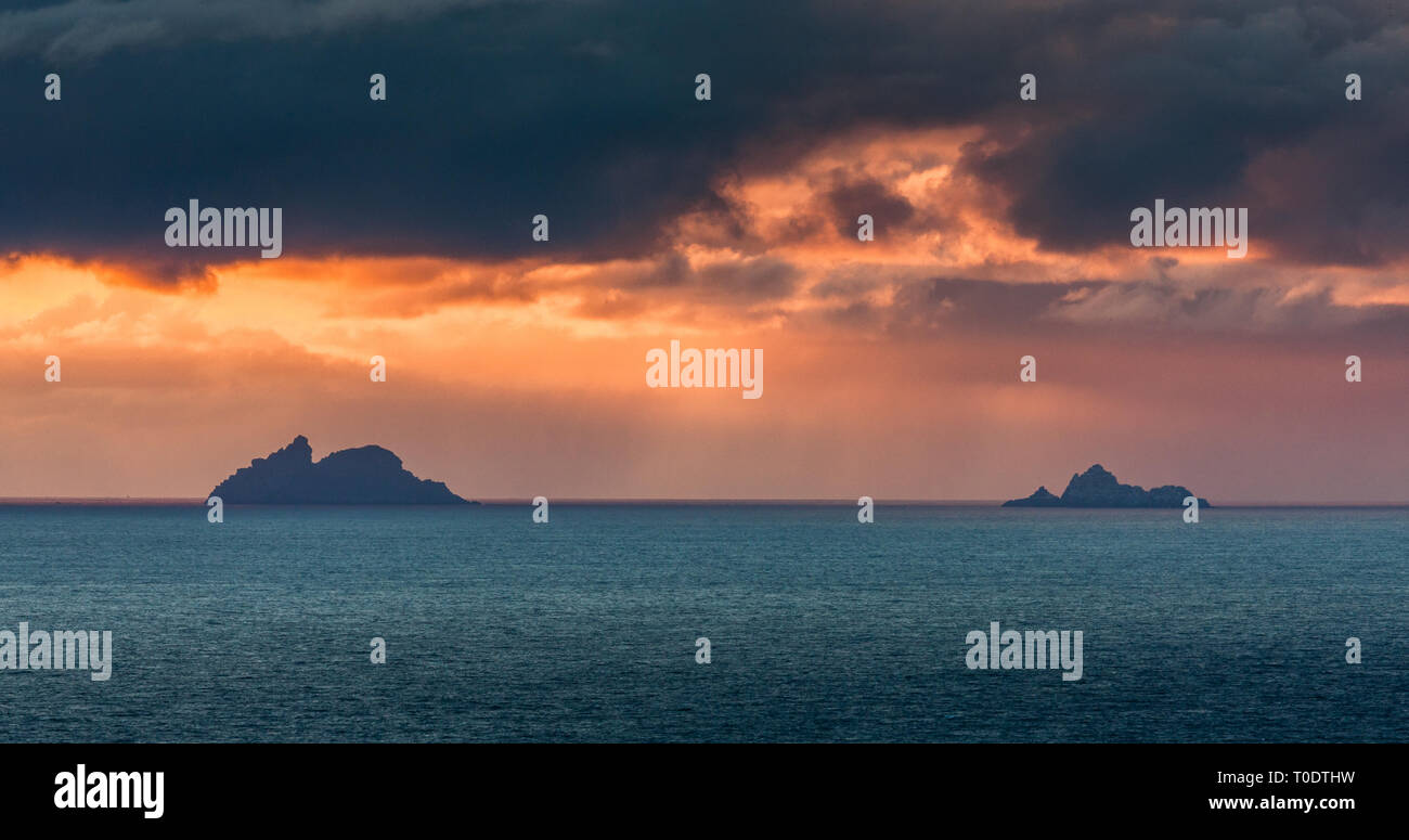 Les îles Skellig, Kerry, Irlande. 26 avril, 2015. Îles Skellig (12 km) au large de la côte de Kerry. Maintenant un site du patrimoine mondial de l'UNESCO, les moines une fois li Banque D'Images