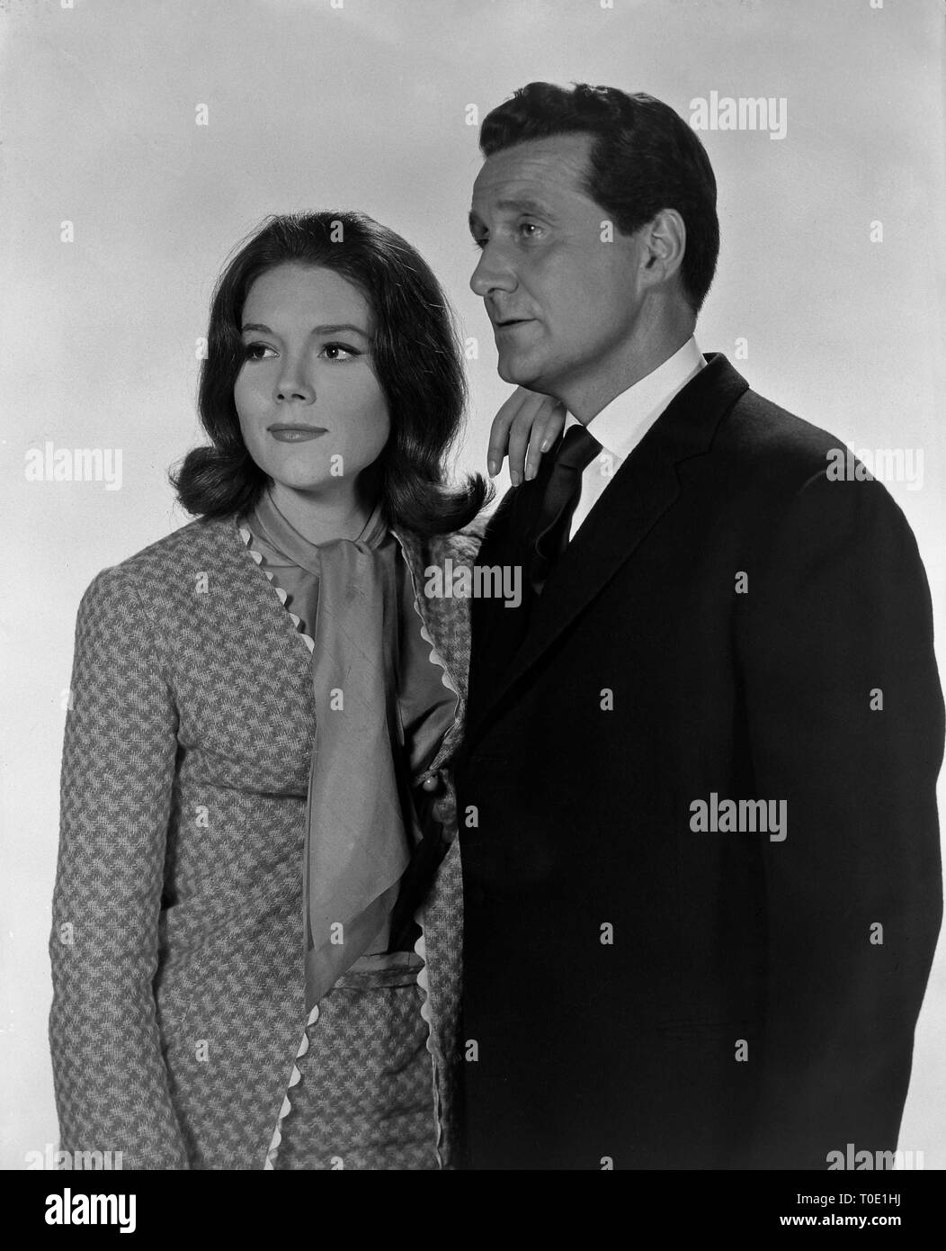 Patrick Macnee comme John Steed Diana Rigg comme Emma Peel LES AVENGERS 1965 Week-end ABC Television / Associated British Corporation Banque D'Images