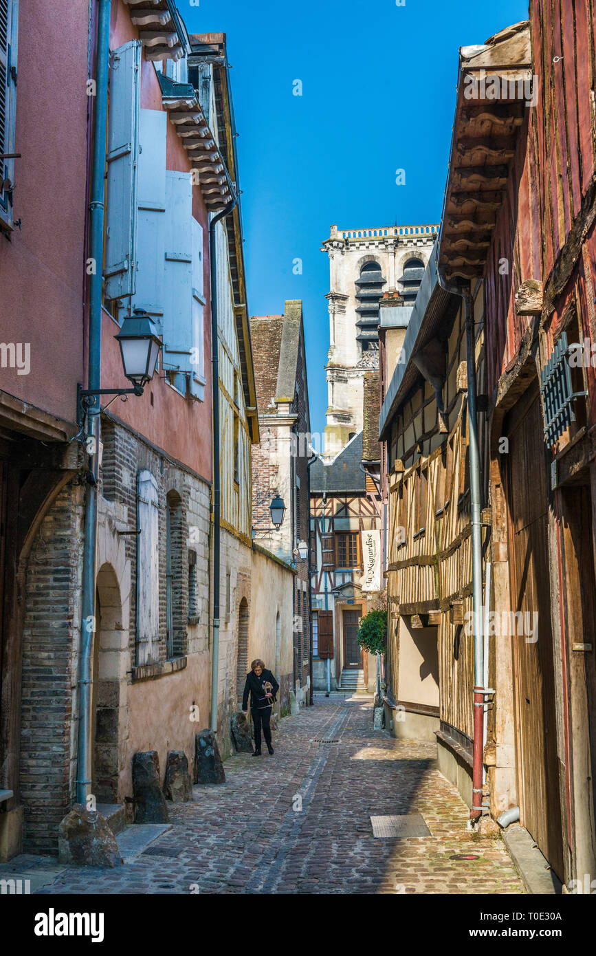 Troyes (nord-est de la France) : "ruelle des Chats", une ruelle étroite dans le centre historique Banque D'Images