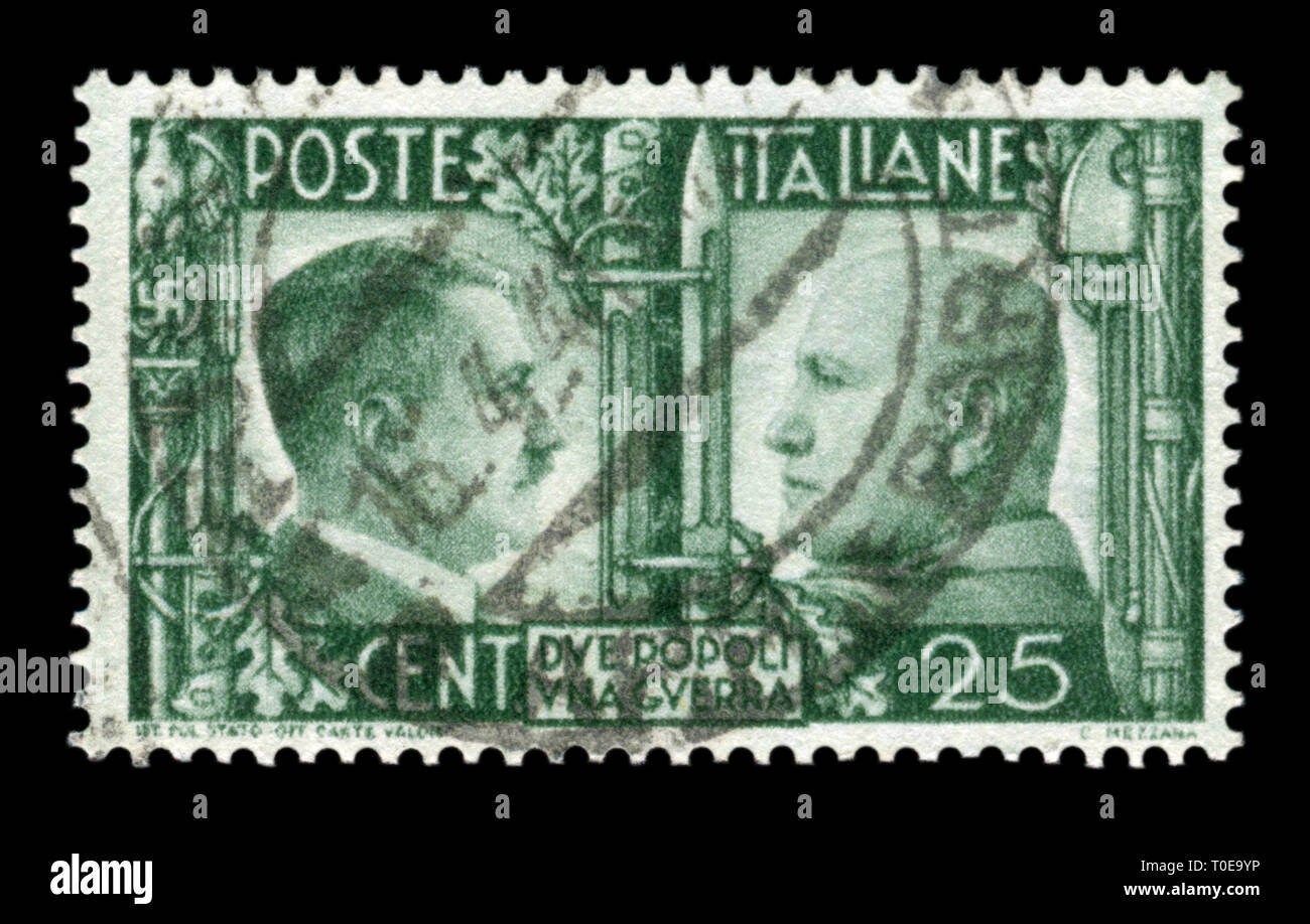 Italie historique stamp : Allemand-italien fraternité d'armes, des portraits d'Hitler et Mussolini avec des symboles de la régime nazi et fasciste, Italie Banque D'Images